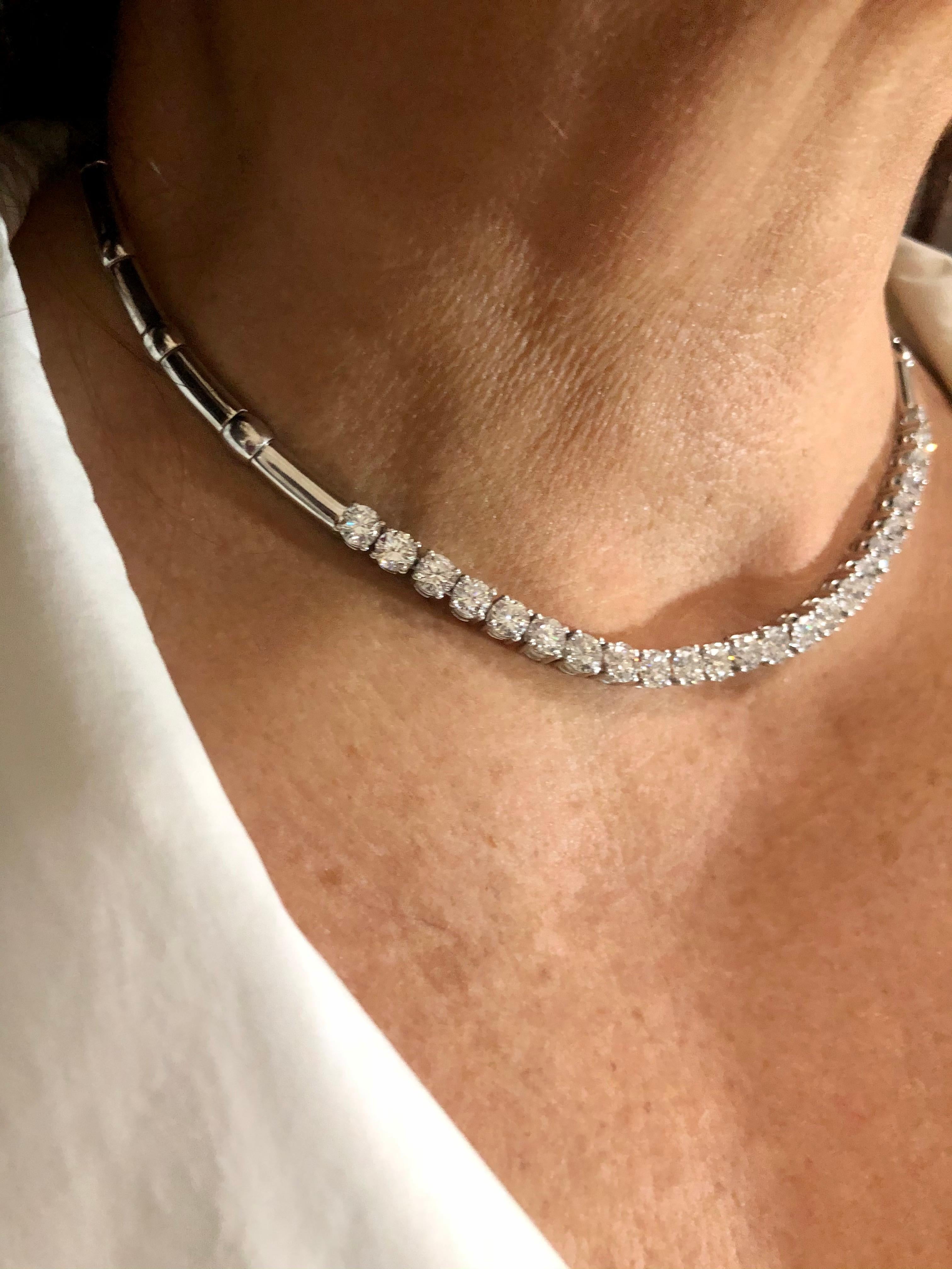 Riviere Brilliant Cut Diamonds Choker Necklace in 18 Karat White Gold For Sale 2