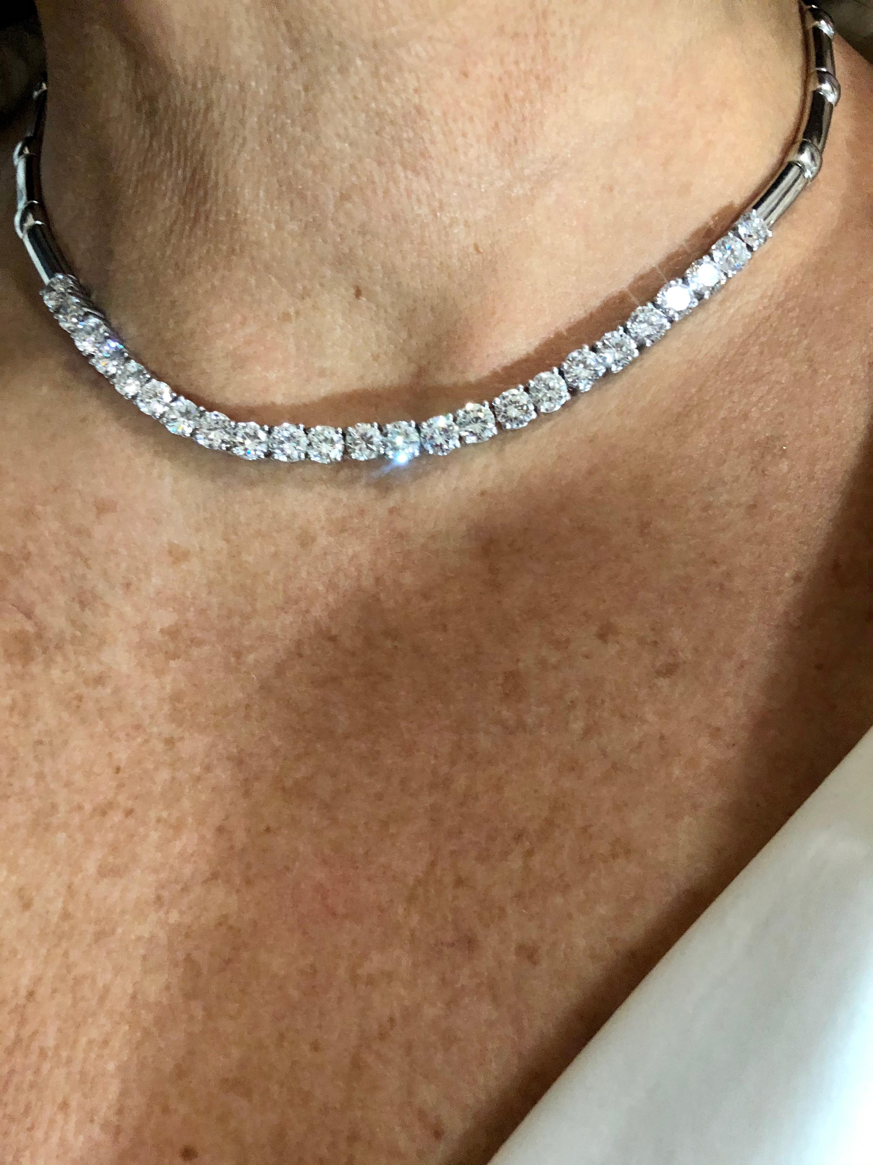 Riviere Brilliant Cut Diamonds Choker Necklace in 18 Karat White Gold For Sale 3