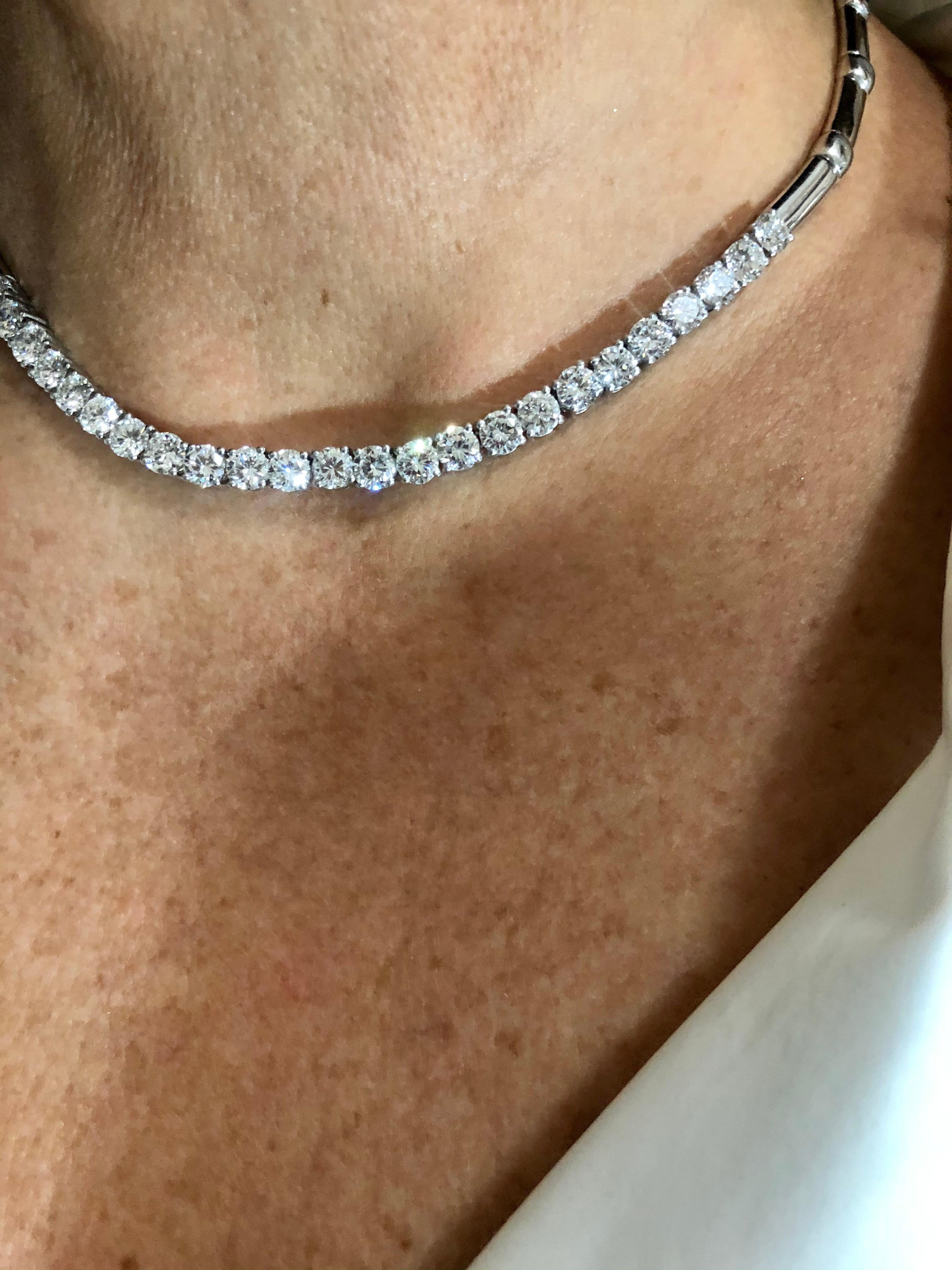 Riviere Brilliant Cut Diamonds Choker Necklace in 18 Karat White Gold For Sale 4