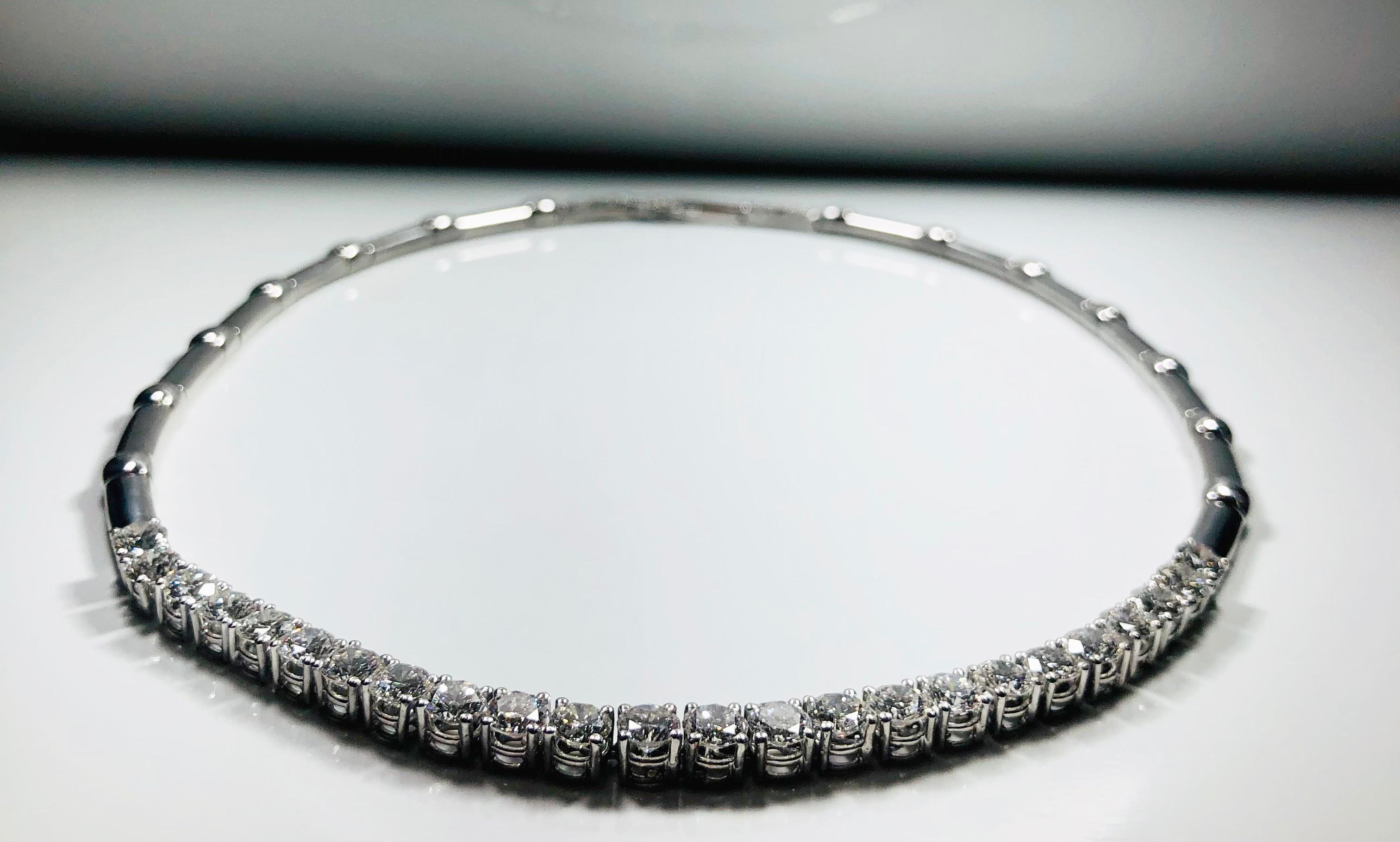Taglio brillante Collana girocollo con diamanti taglio brillante Riviere in oro bianco 18 carati in vendita