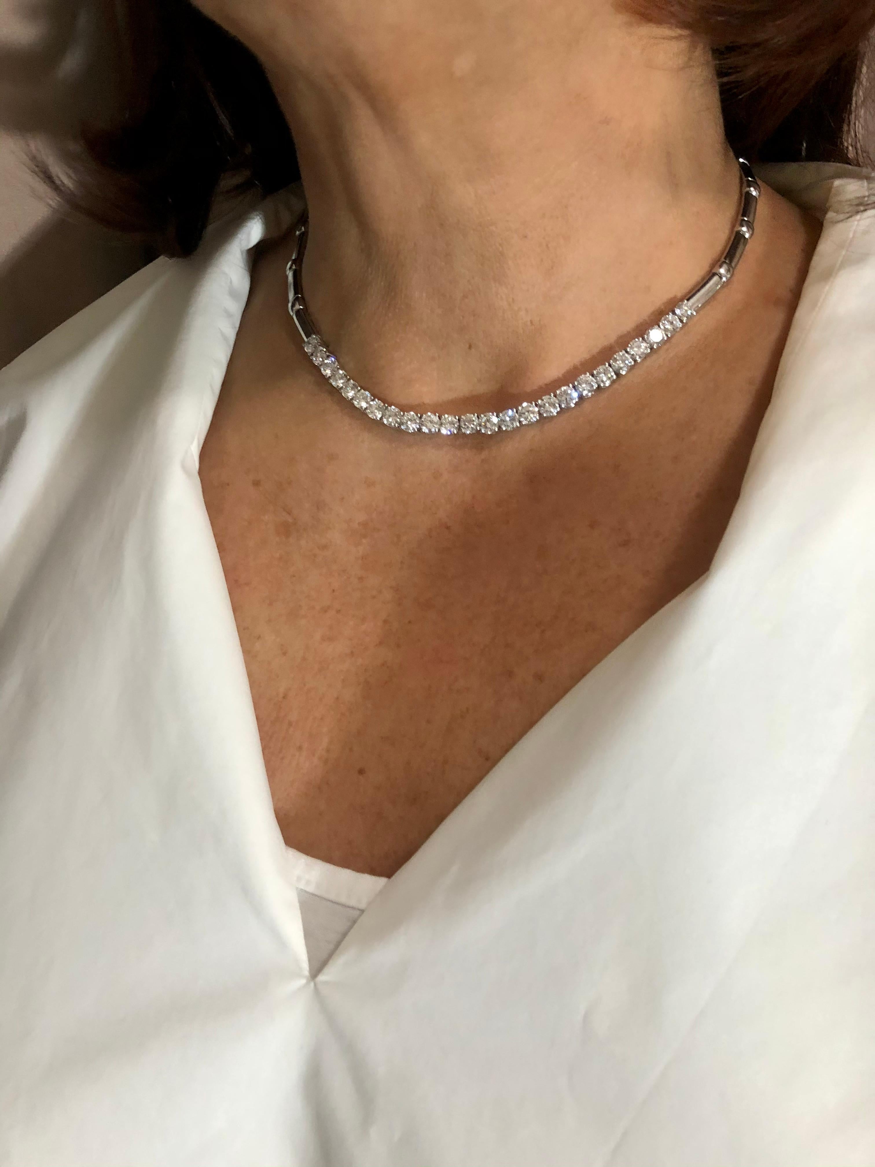 Collana girocollo con diamanti taglio brillante Riviere in oro bianco 18 carati in vendita 1