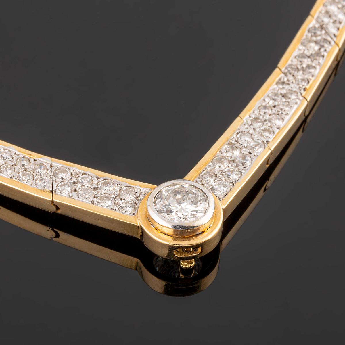 Collier cocktail en or et diamants tourné autour d'un diamant chaton central Excellent état - En vente à MADRID, ES