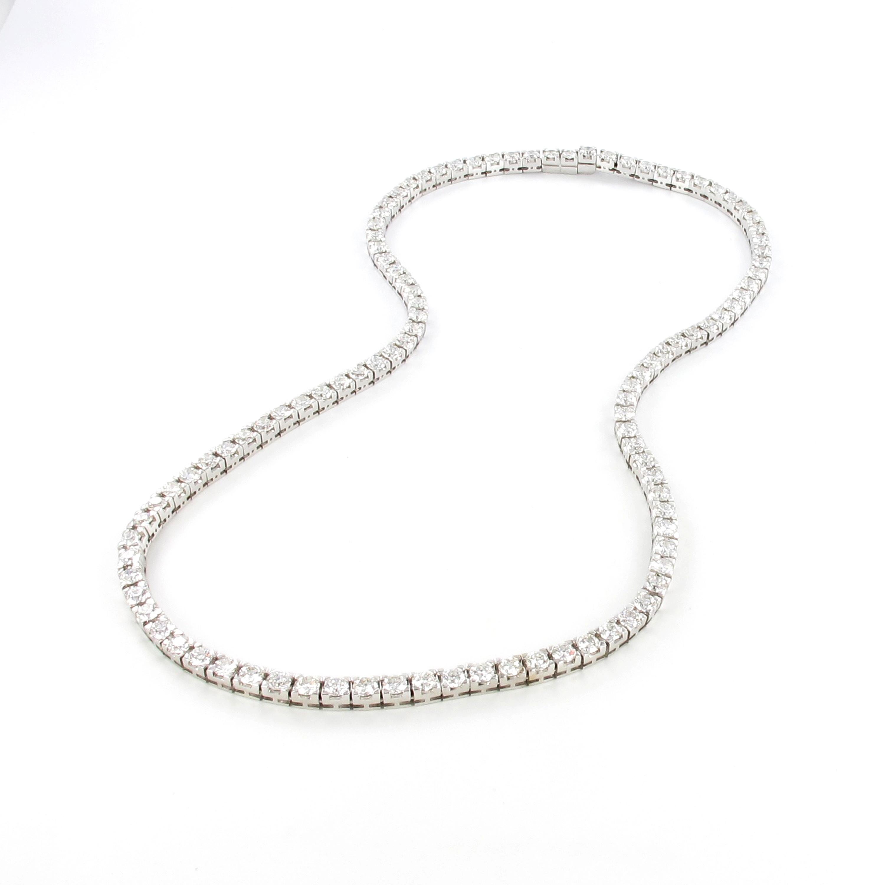 Taille ronde Collier de diamants Rivière en or blanc 18 carats en vente