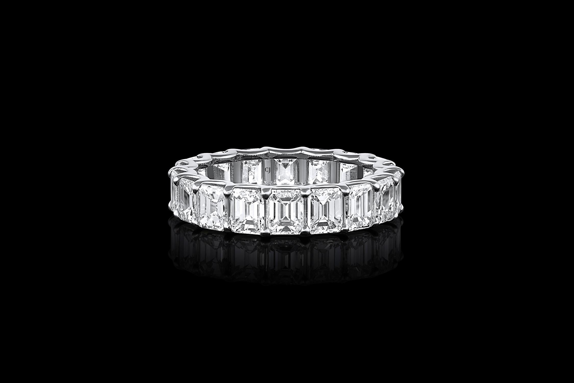 Rivière Platinum 4.62 Carat Total Weight Emerald-Cut Diamond Eternity Band In New Condition For Sale In La Jolla, CA