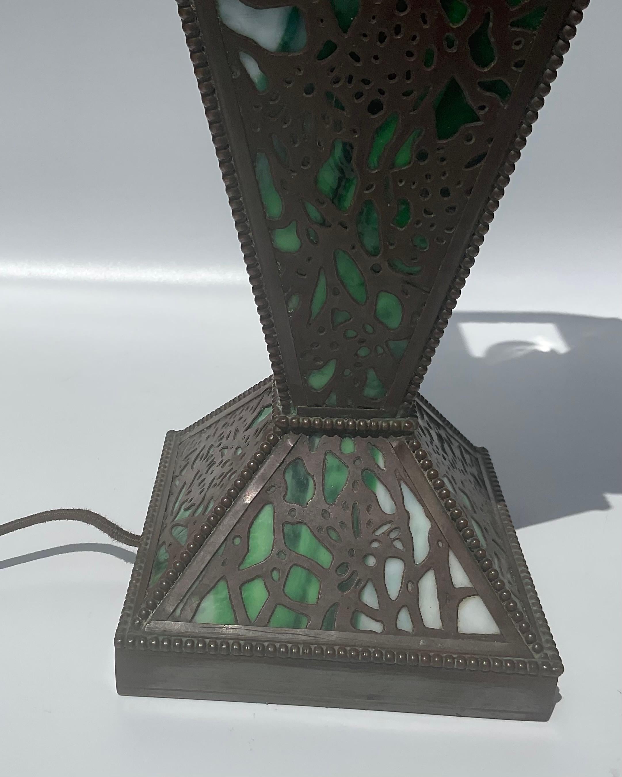 Américain Rivière Studios Grapevine Pattern Early Art Nouveau Panel Lamp  en vente