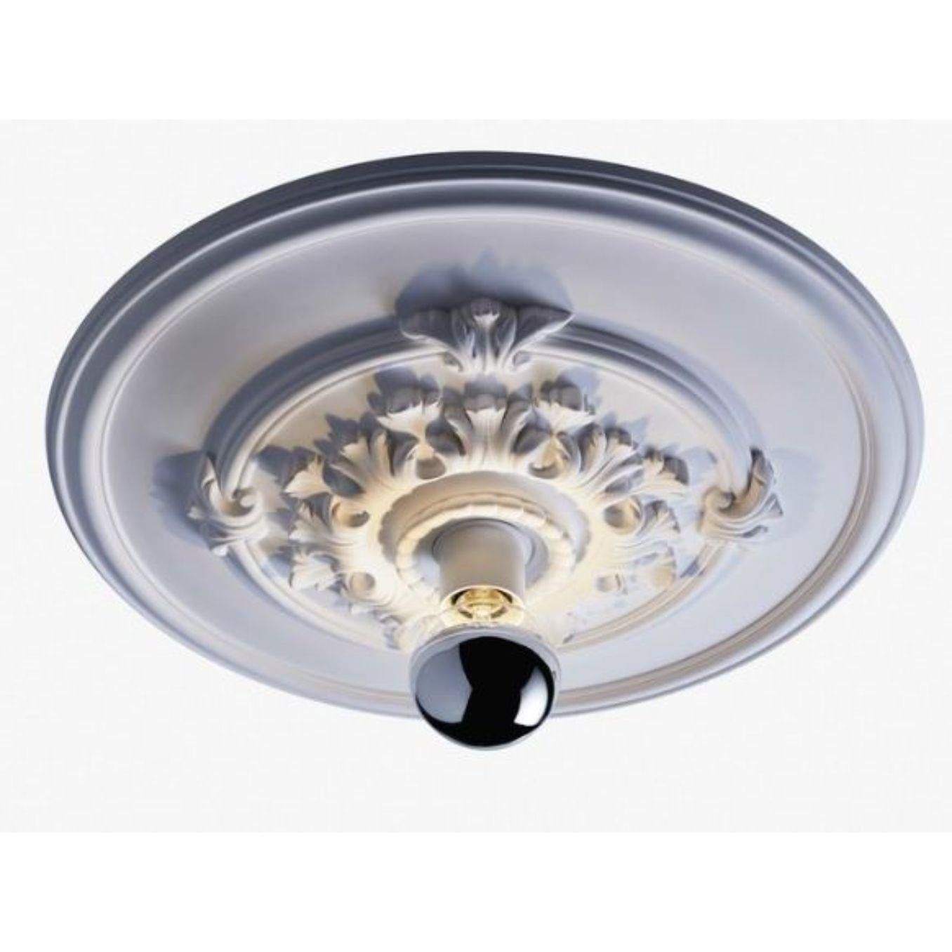Rivoli ceiling light by RADAR
Design: Bastien Taillard
Materials: Metal, plaster of Paris, fiberglass.
Dimensions: W 60 x D 60 x H 15 cm
Also available with a double layer of mat white paint or in raw plaster ready to paint. Bulb socket