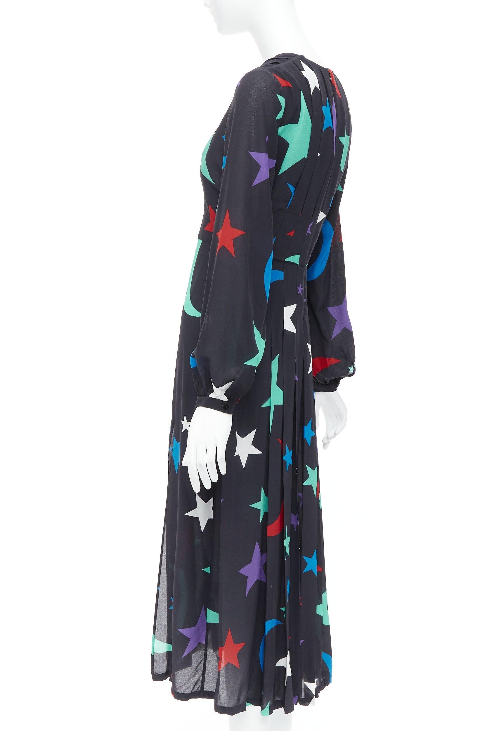 RIXO LONDON Constellation 100% soie noire imprimé étoiles Robe col V S Pour femmes en vente