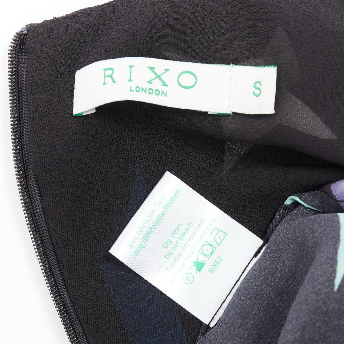 RIXO LONDON Constellation 100% soie noire imprimé étoiles Robe col V S en vente 3