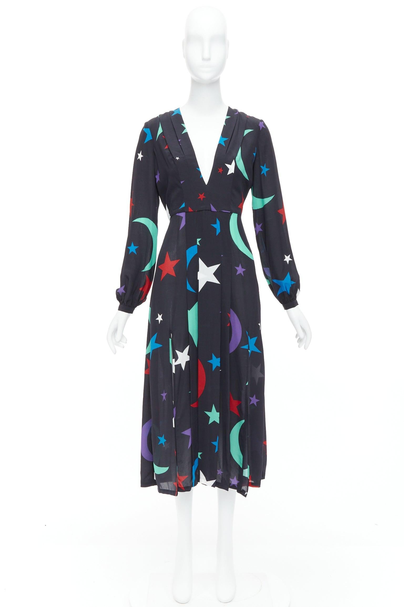 RIXO LONDON Constellation 100% soie noire imprimé étoiles Robe col V S en vente 4