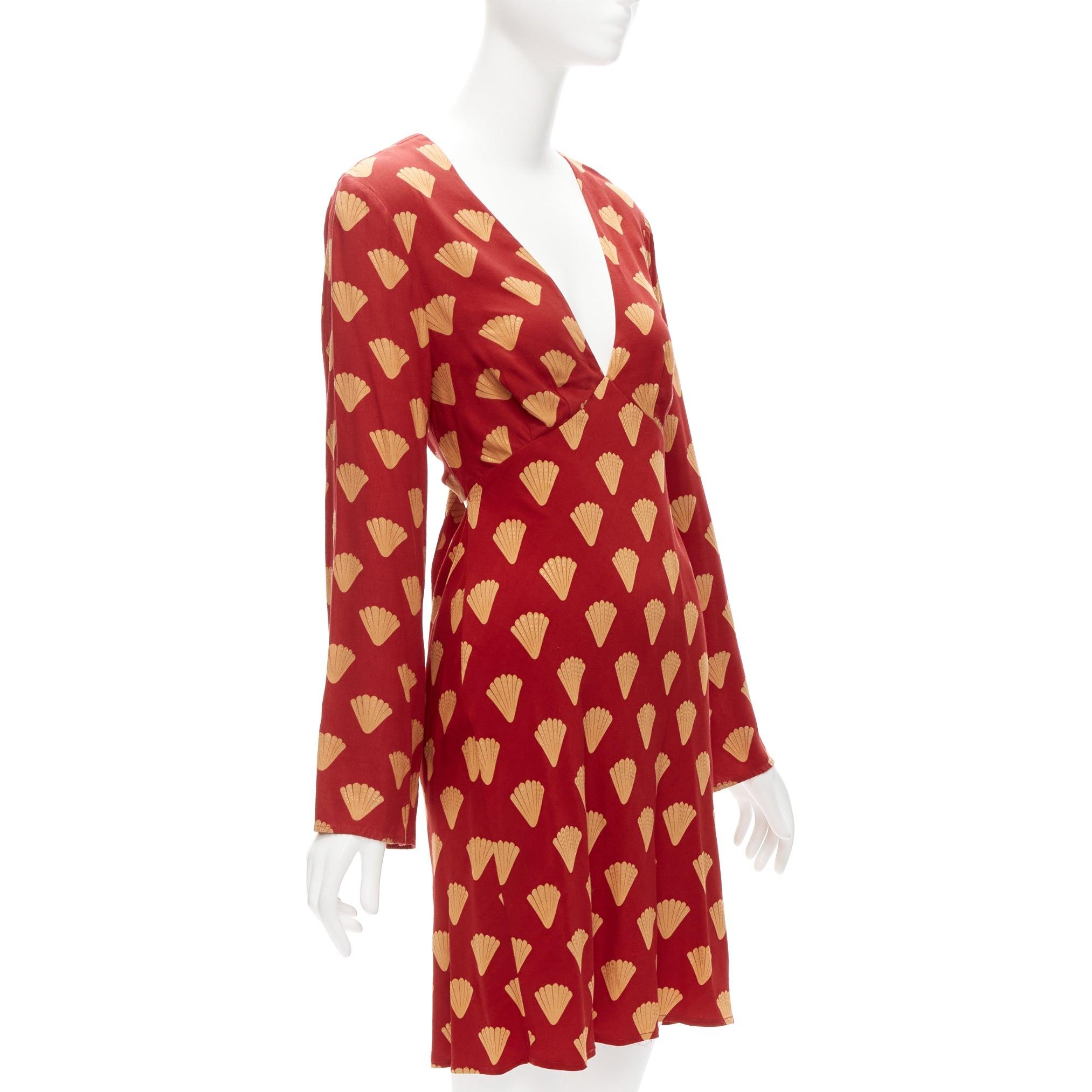 RIXO red gold oriental fan print V neck flare sleeves short dress S
Reference: JACG/A00131
Brand: Rixo
Material: Viscose
Color: Red, Gold
Pattern: Oriental
Closure: Self Tie
Extra Details: Discreet metallic texture on each fan.
Made in: