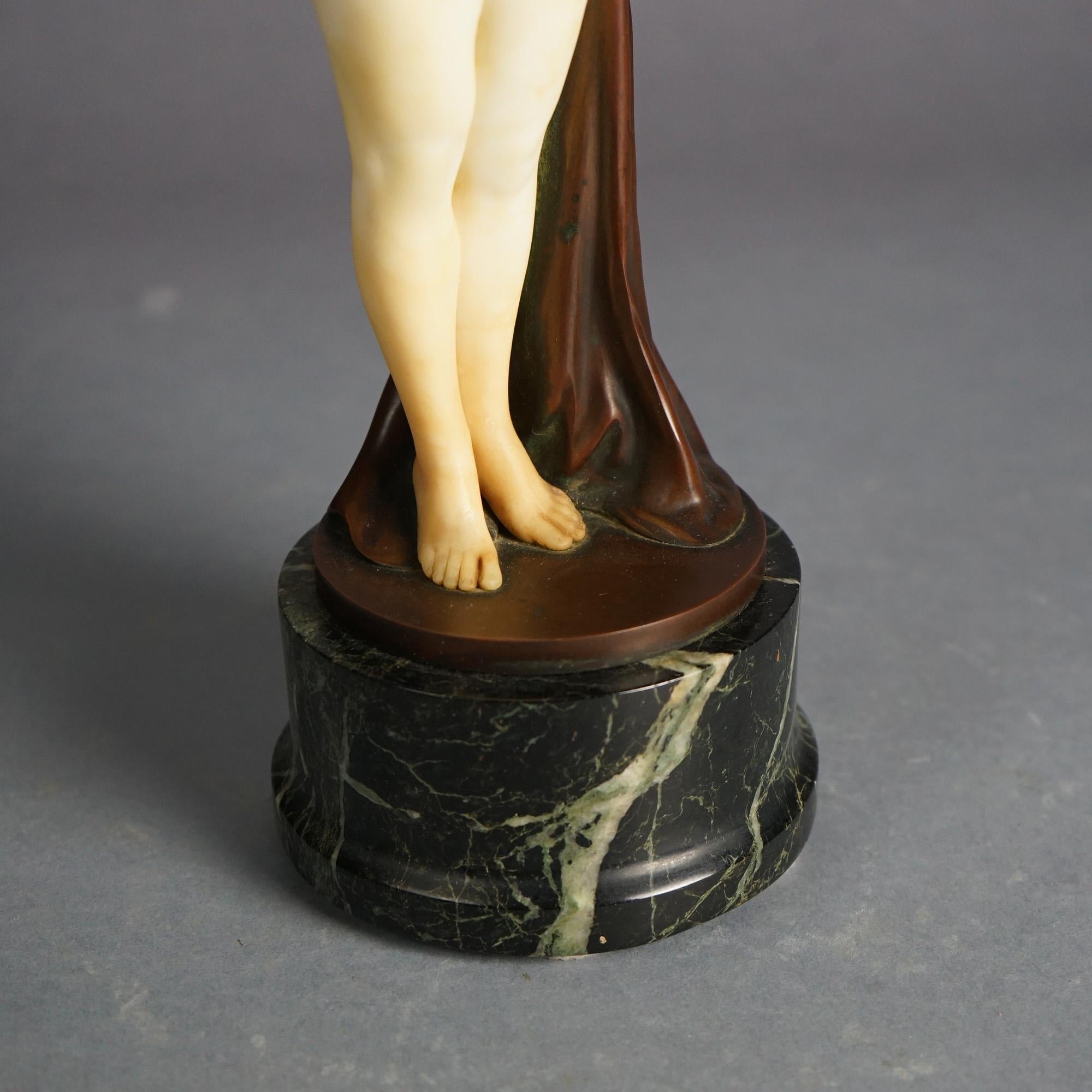 Bronze Sculpture de femme en bronze d'albâtre et marbre signée Schumacher C1920 en vente