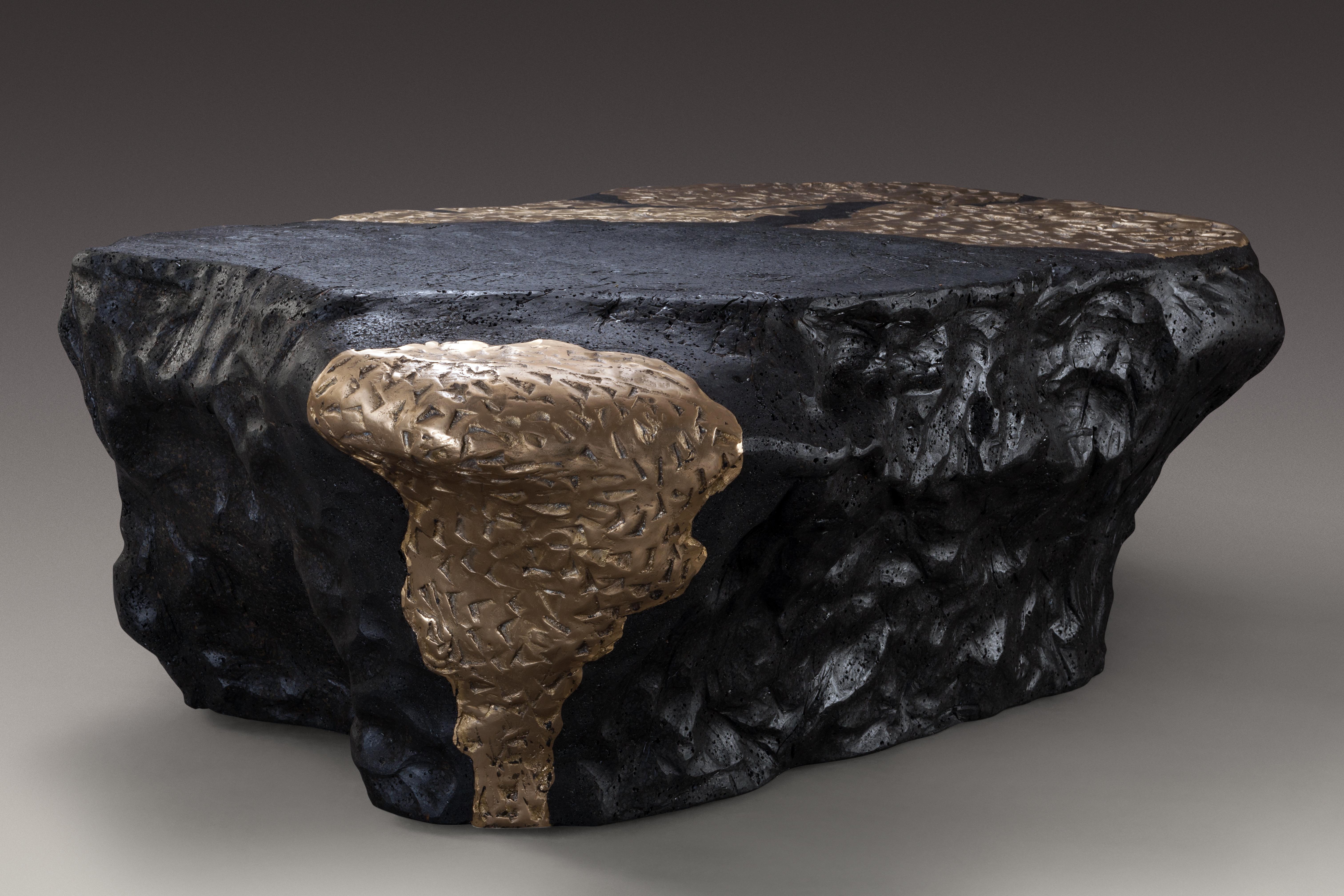 Modern Rizo Carbon Oro Centre Table in Sculpted Coal and Brass For Sale