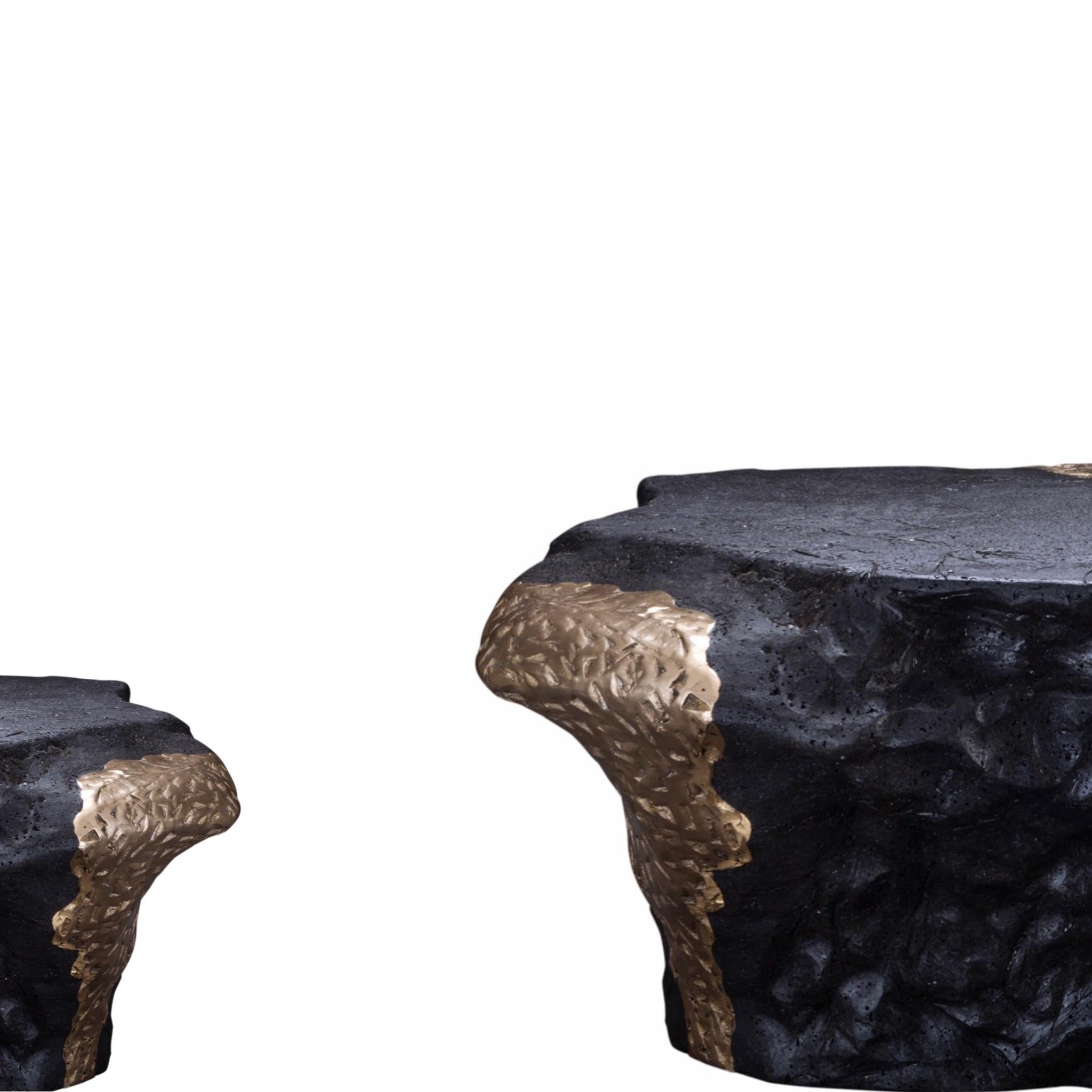 Contemporary Rizo Carbon Oro Centre Table in Sculpted Coal and Brass For Sale