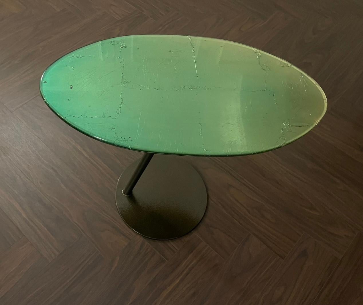 Fait main Table d'appoint Rizo Getsumei en verre artisanal et métal en vente