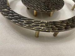 Set di maniglie per porte Hive di RIZO in ottone invecchiato