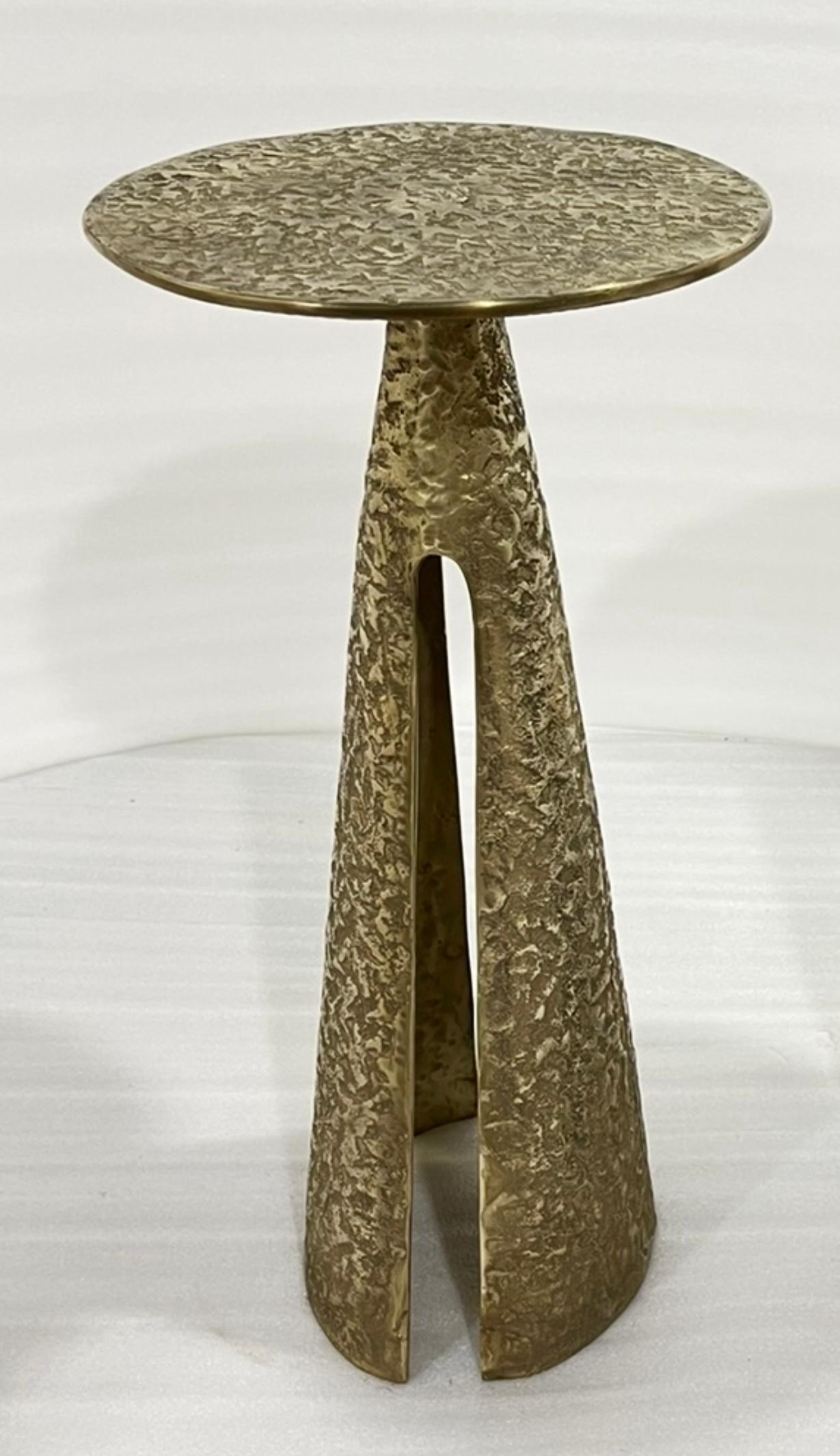 Moderne Table d'appoint Rizo Konne en laiton massif en vente