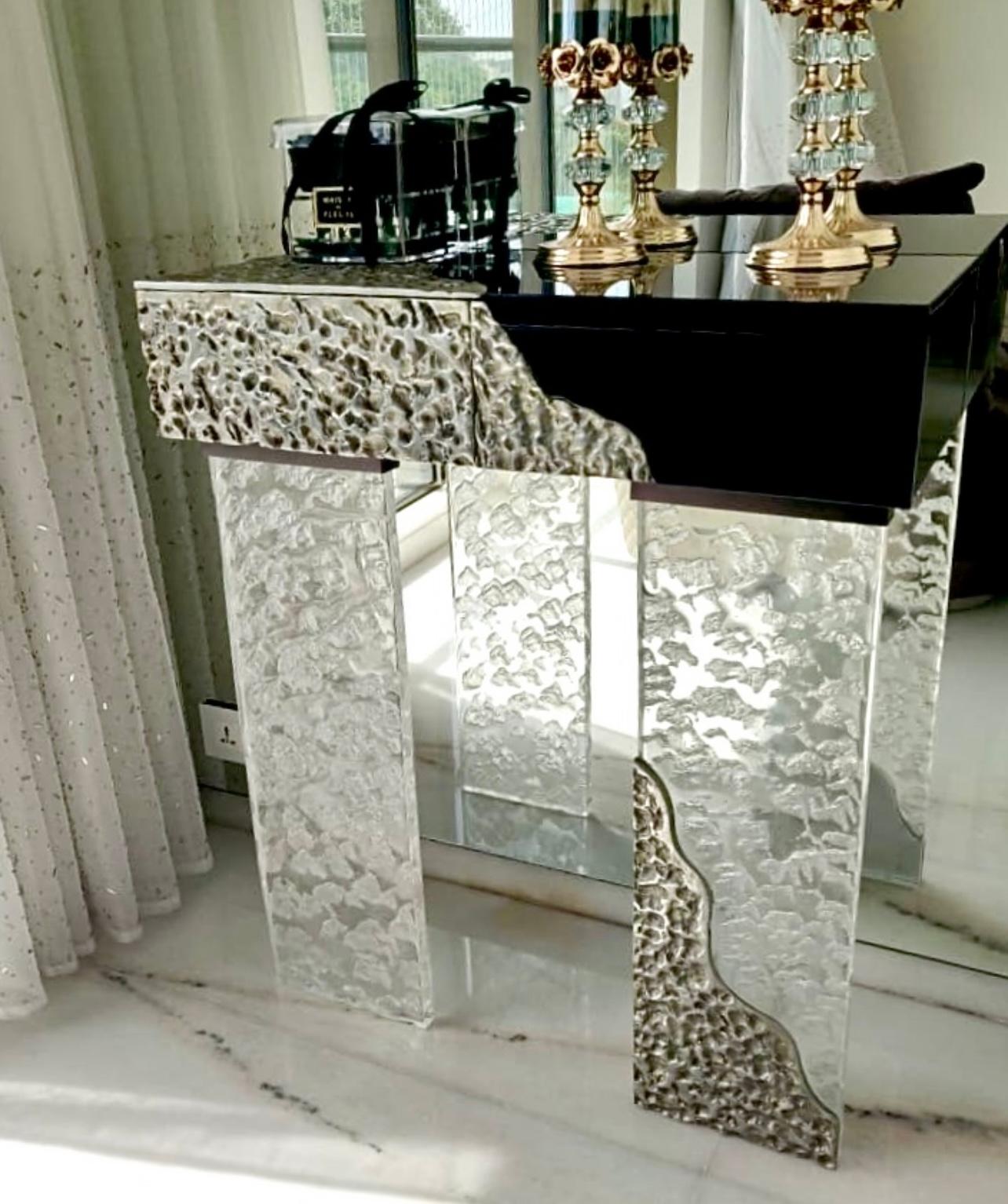 Modern Rizo Liquid Plato Console Table in Crystal & Sculpted Metal For Sale