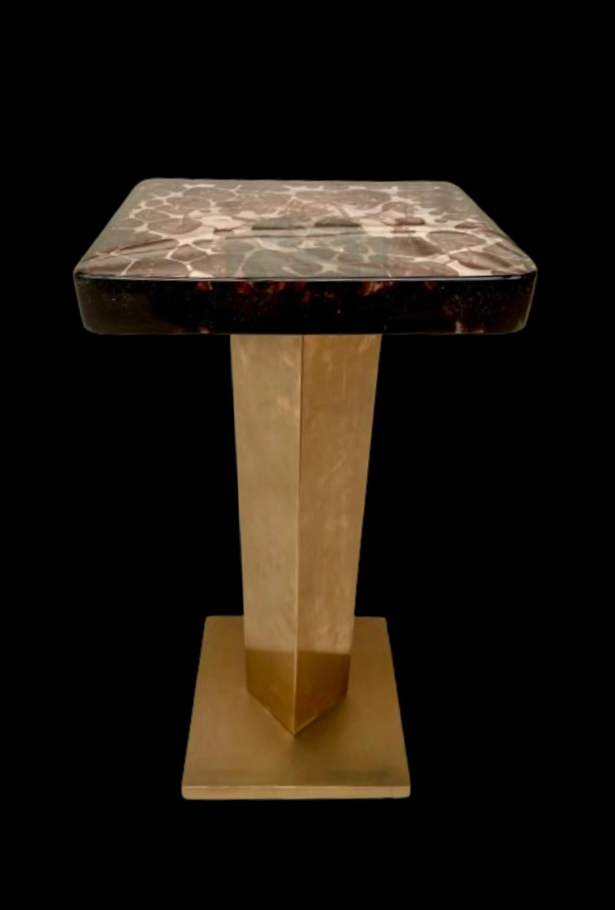 Table d'appoint Rizo Qube Plum en métal et verre moulé en vente 4
