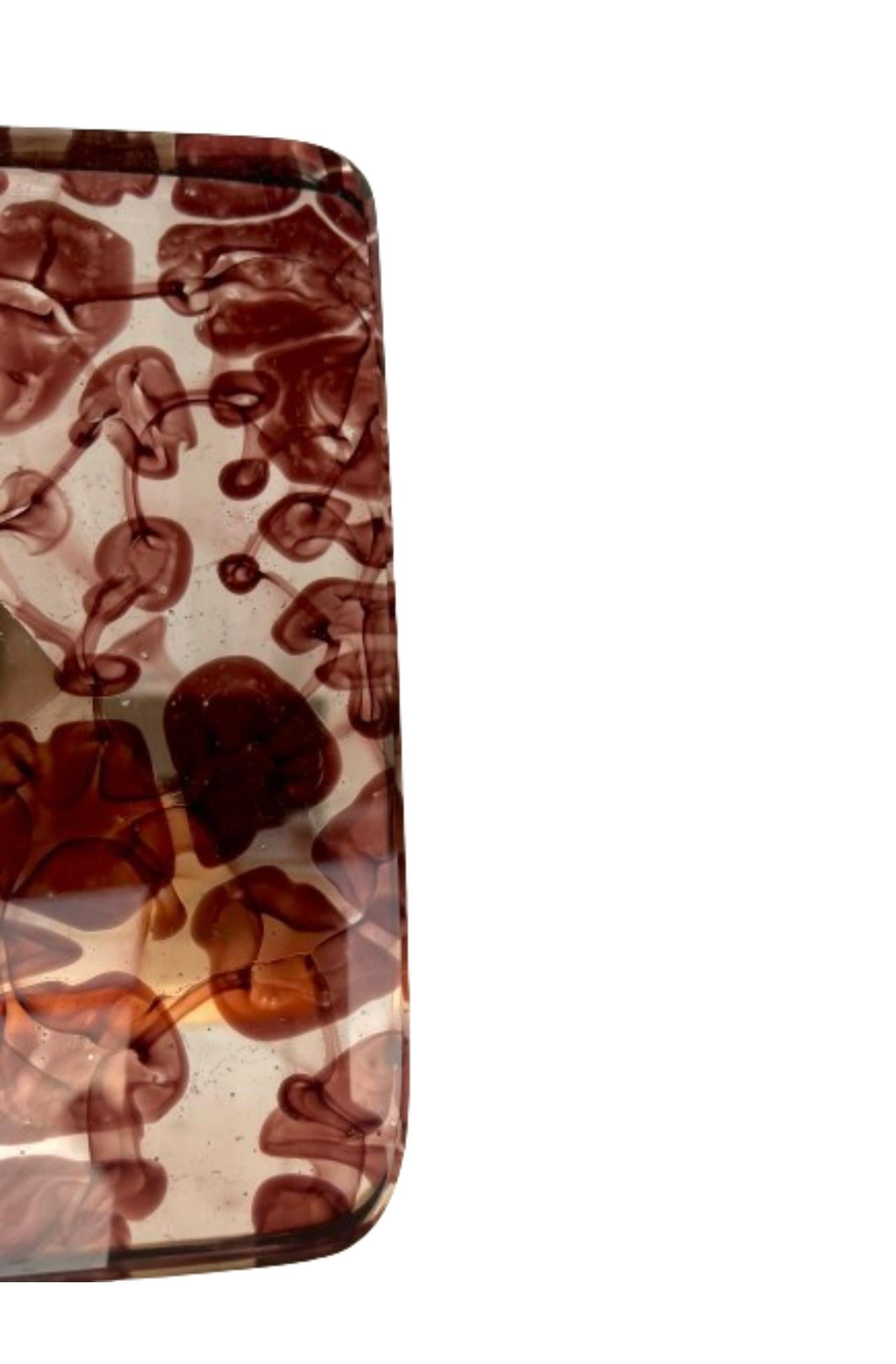 Indien Table d'appoint Rizo Qube Plum en métal et verre moulé en vente