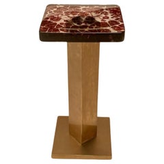 Mesa auxiliar Rizo Qube Ciruela de metal y cristal fundido
