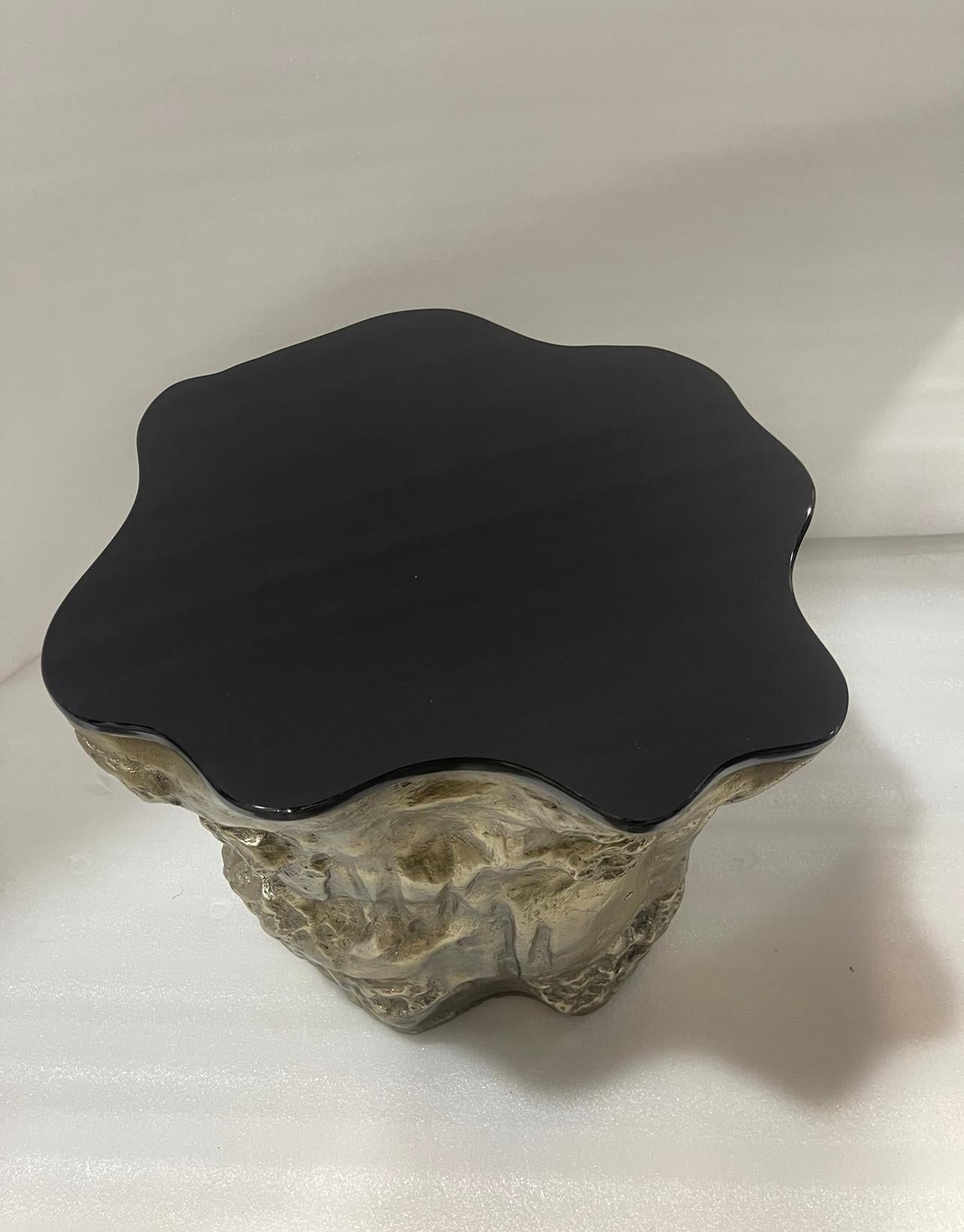 Rizo Strom Editions Beistelltisch aus Molten, gealtertem Metall und Metallic-Glas (Moderne) im Angebot