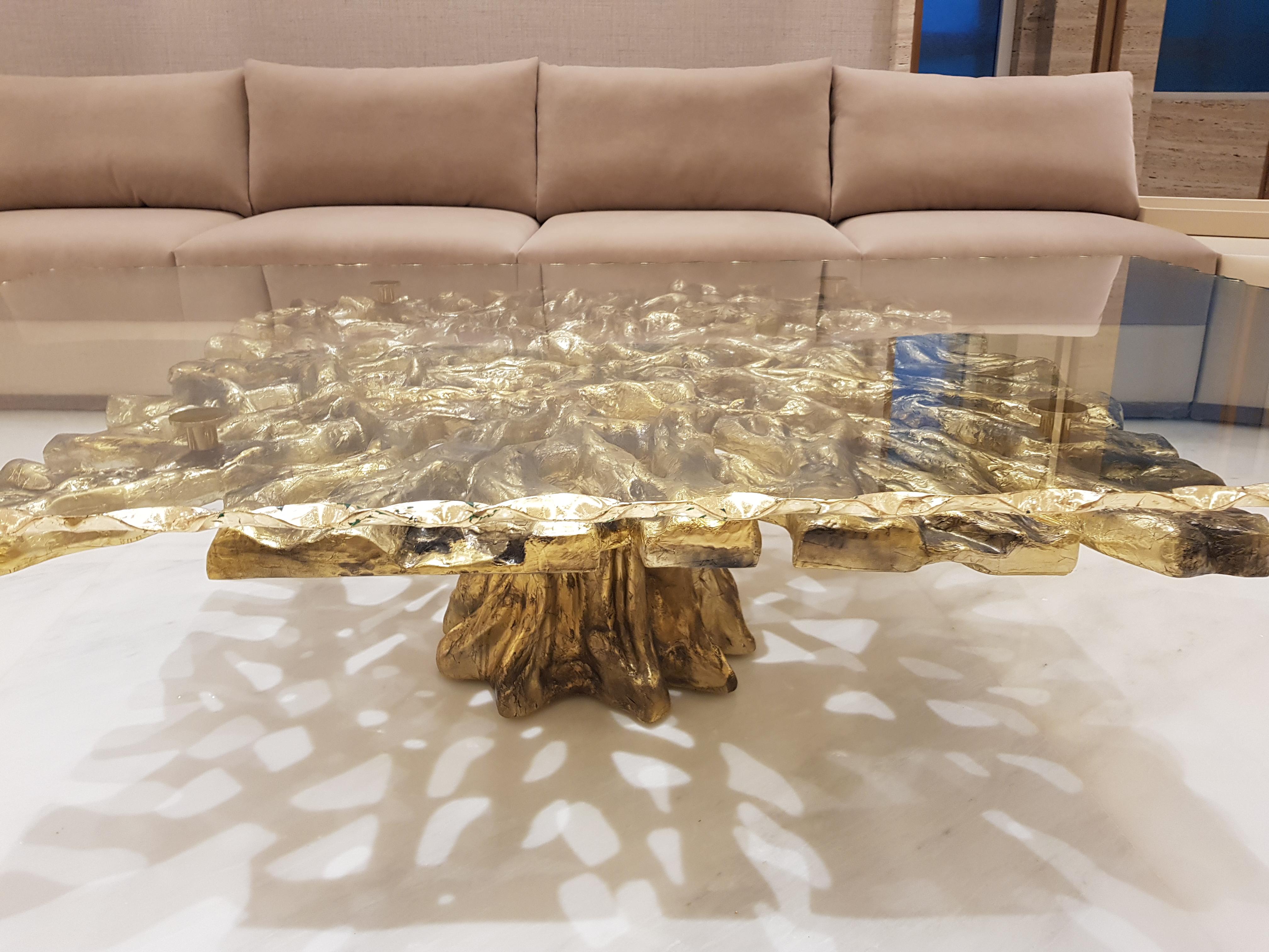Modern Rizo Vivre Centre Table Sculpted in Brass and Artisanal Glass For Sale