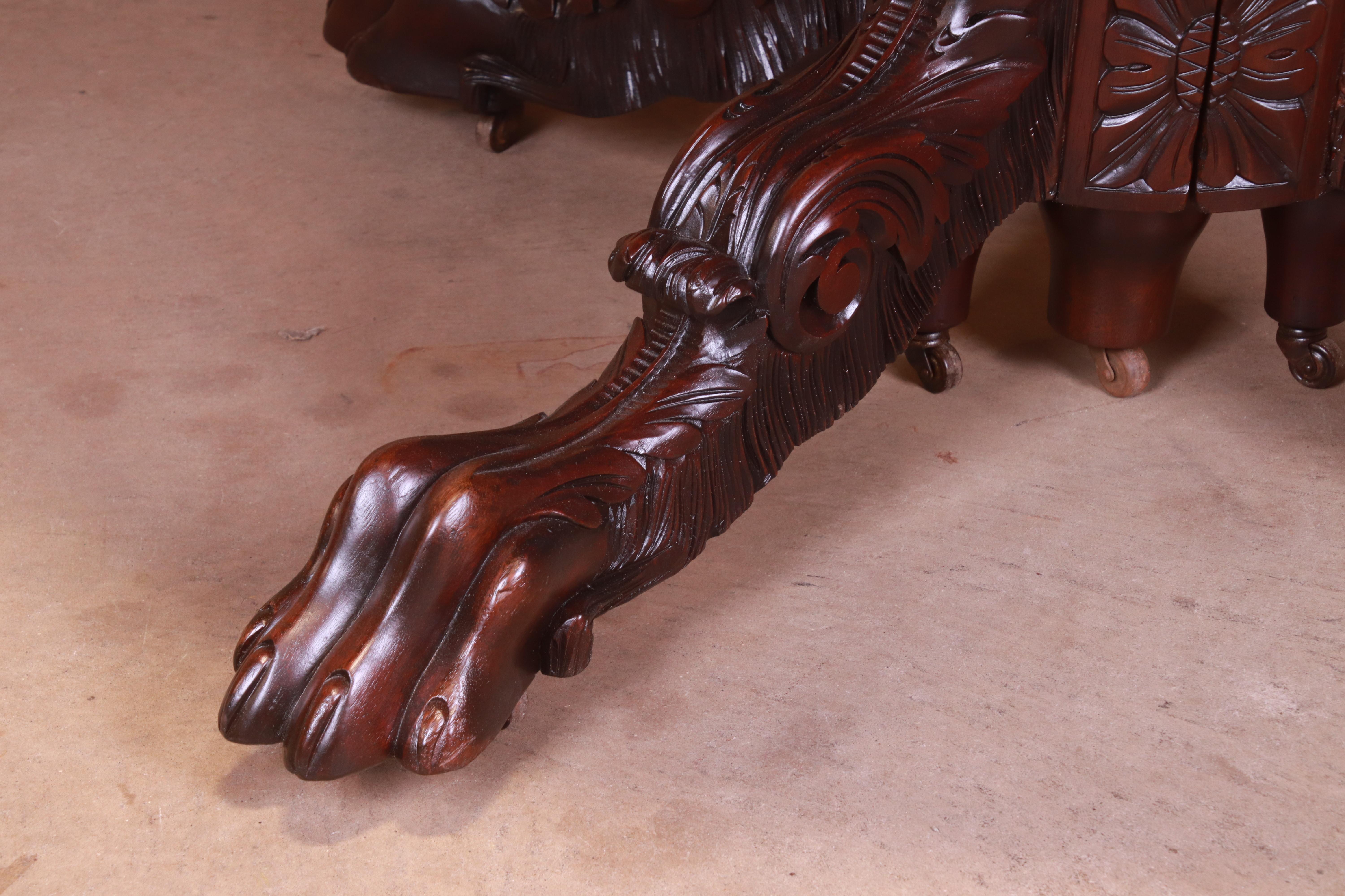 R.J. Horner Attributed Antique Ornate Carved Mahogany Extension Dining Table In Good Condition In South Bend, IN