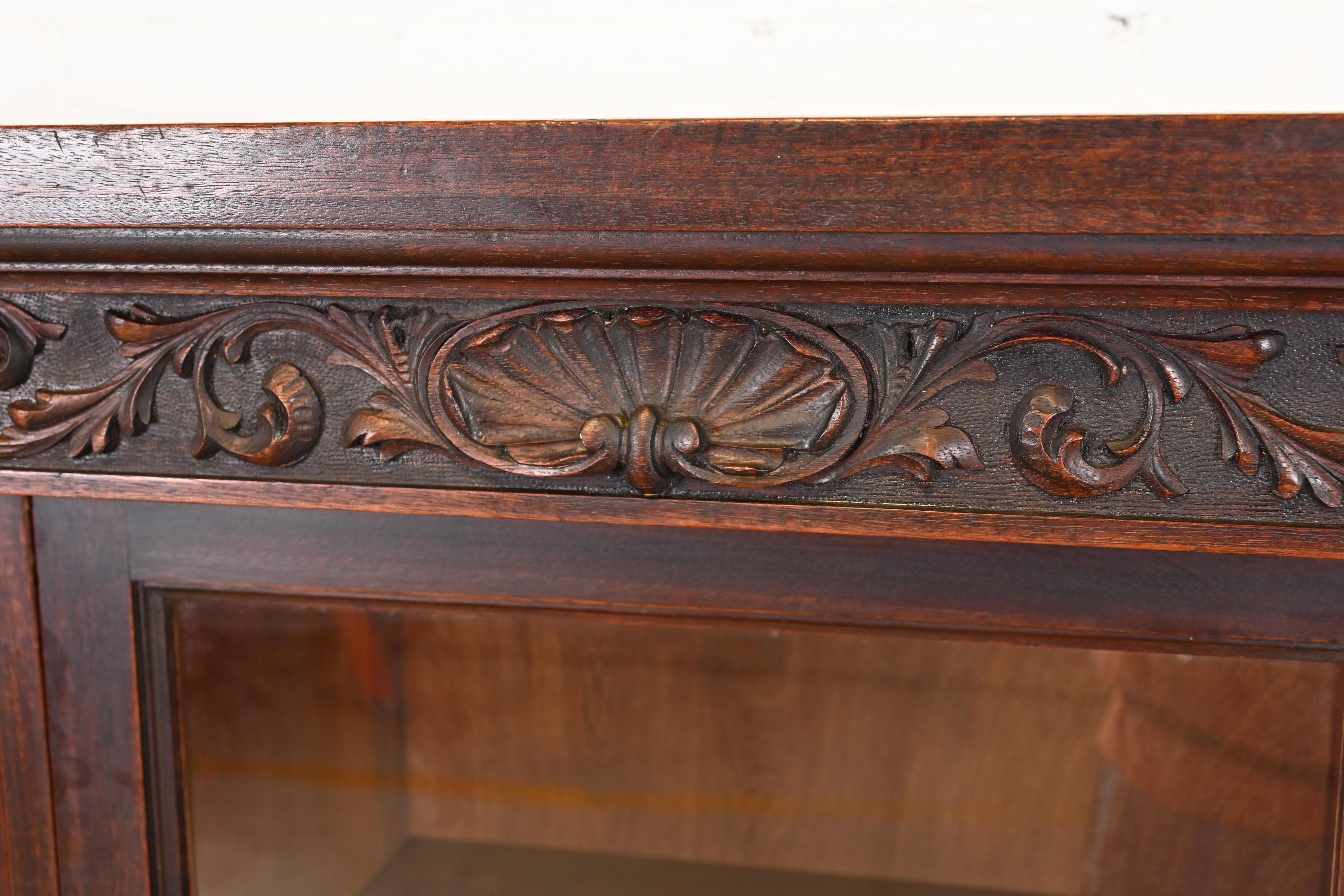 R.J. Horner Victorian Mahogany Triple Bookcase with Carved Griffins, circa 1890 4