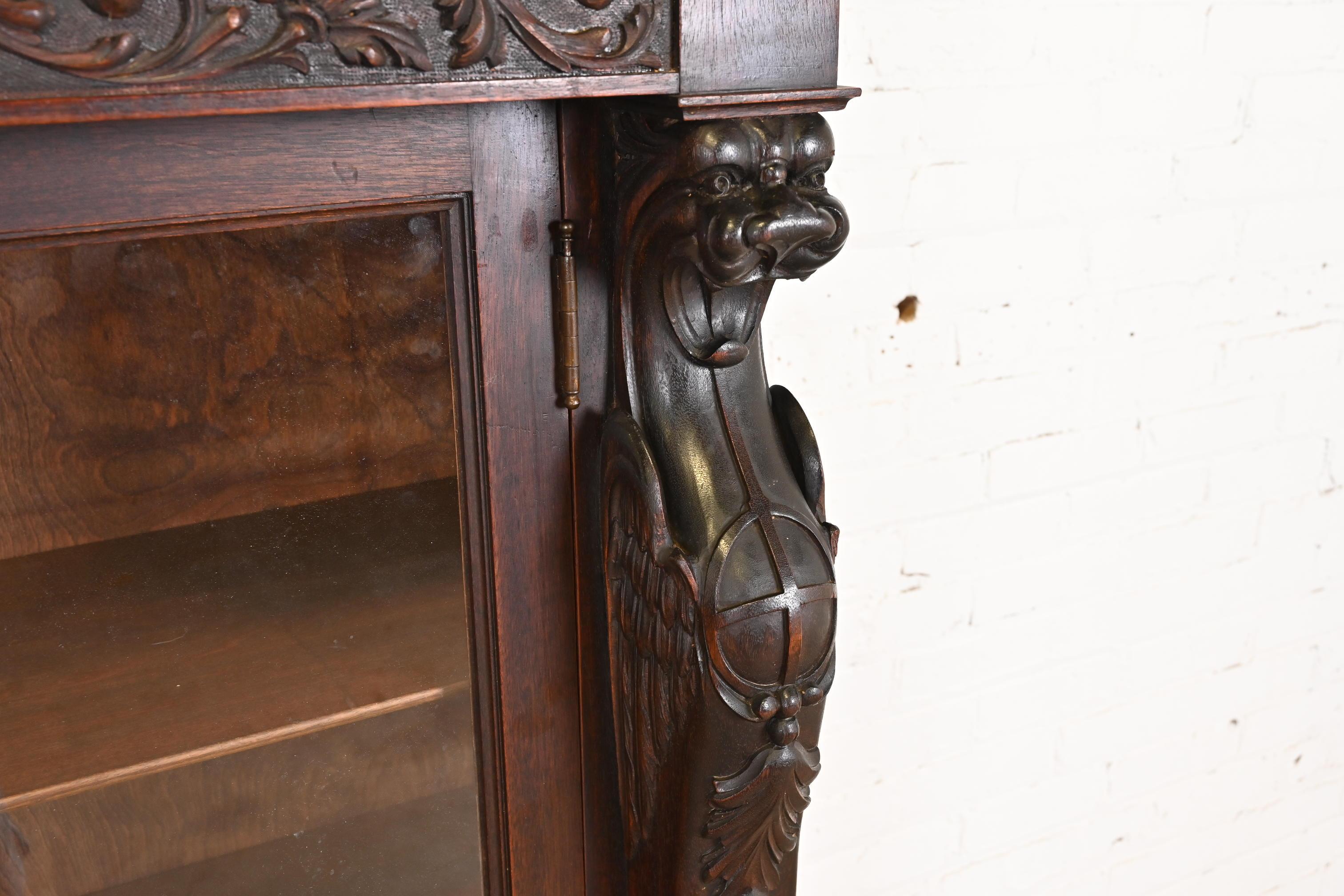 R.J. Horner Victorian Mahogany Triple Bookcase with Carved Griffins, circa 1890 5