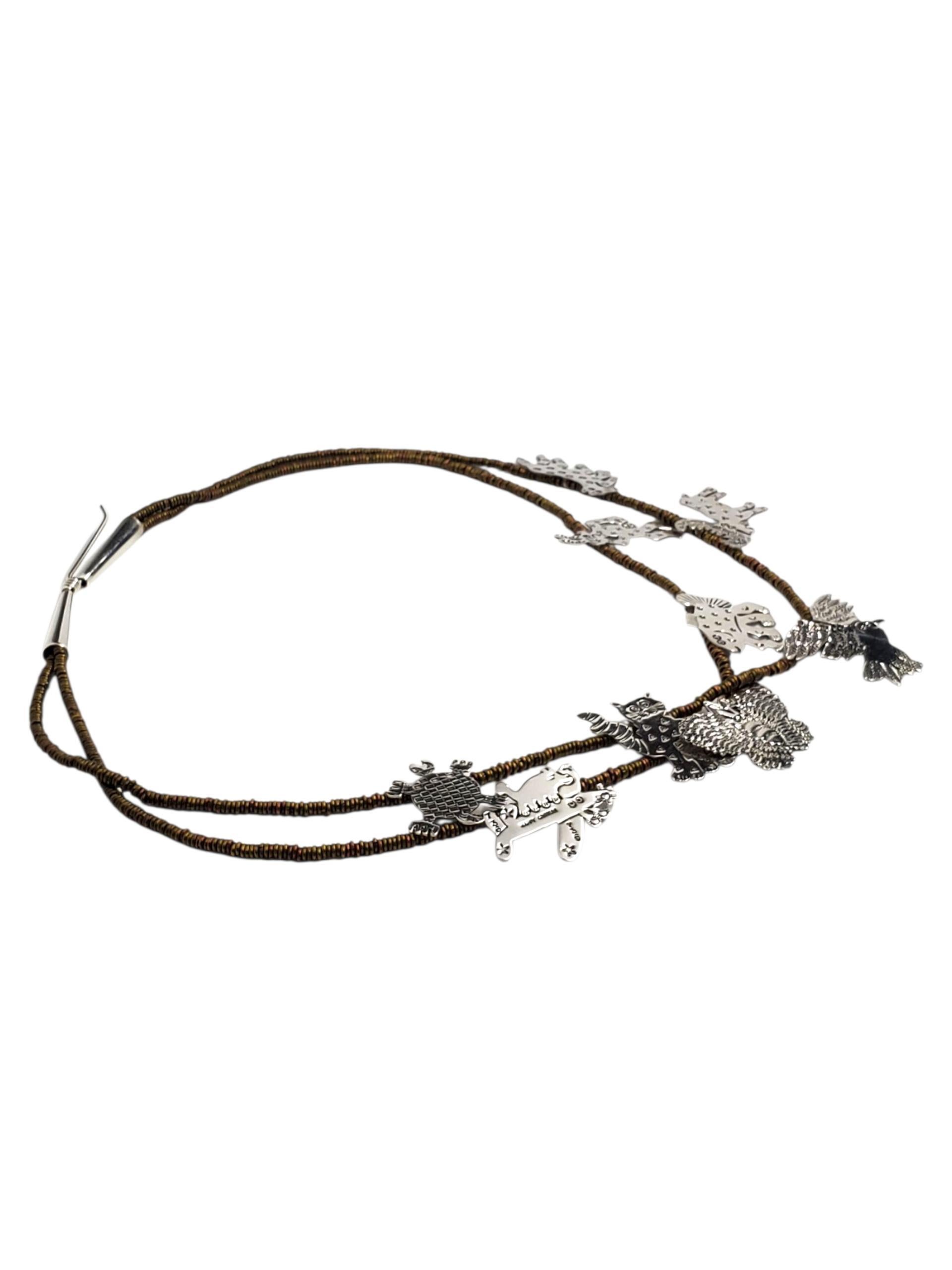 Collana con ciondolo con perline con animali e uccelli in argento sterling - RLA

Questa collana in argento sterling RLA, unica nel suo genere, presenta 9 ciondoli con animali e uccelli e altre figure simboliche, infilati in un doppio filo di