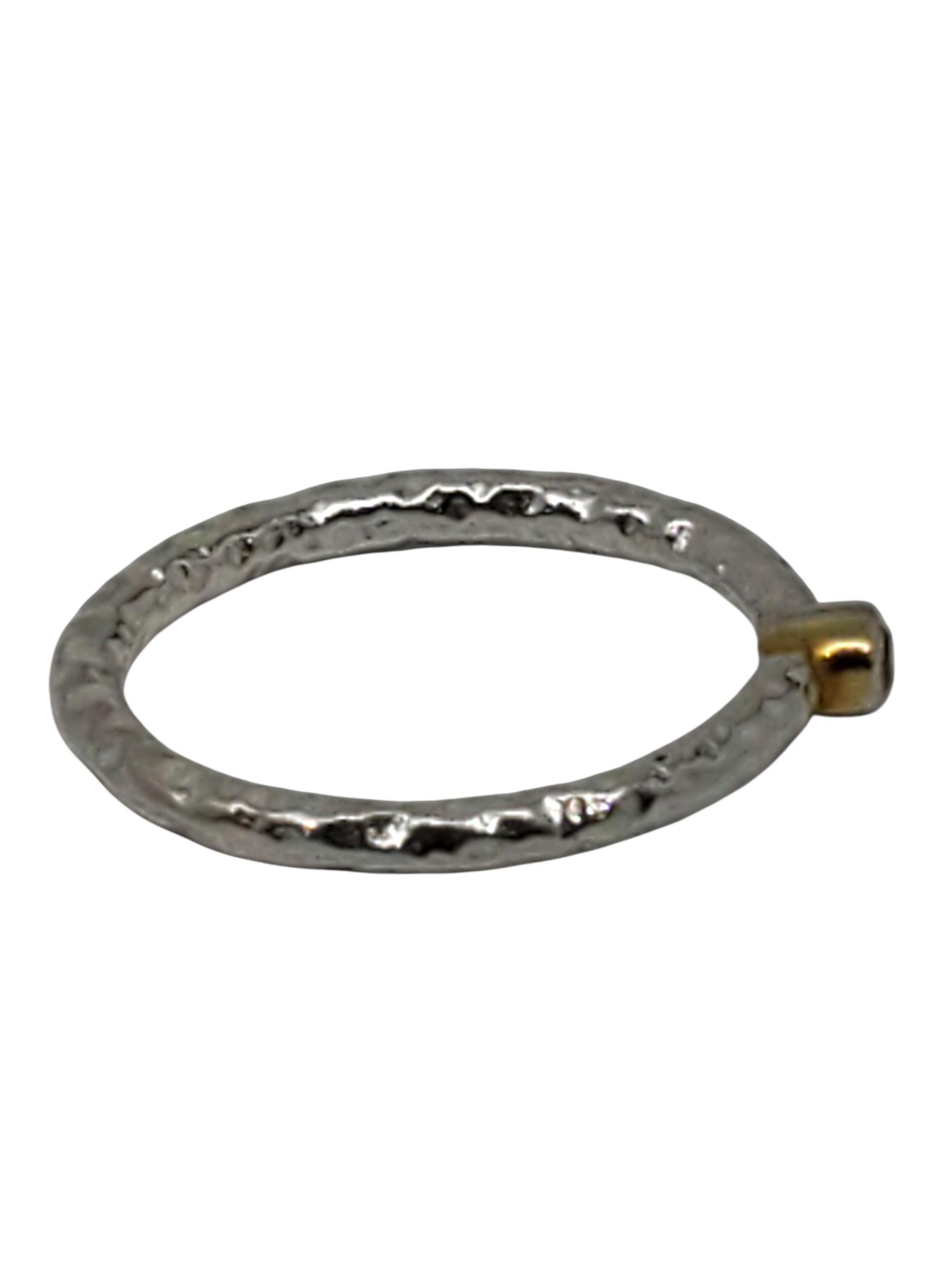 Studio A. RLM CZ in argento sterling e tonalità oro Anello con fascia martellata misura 8 1/4 #23724 in vendita 1