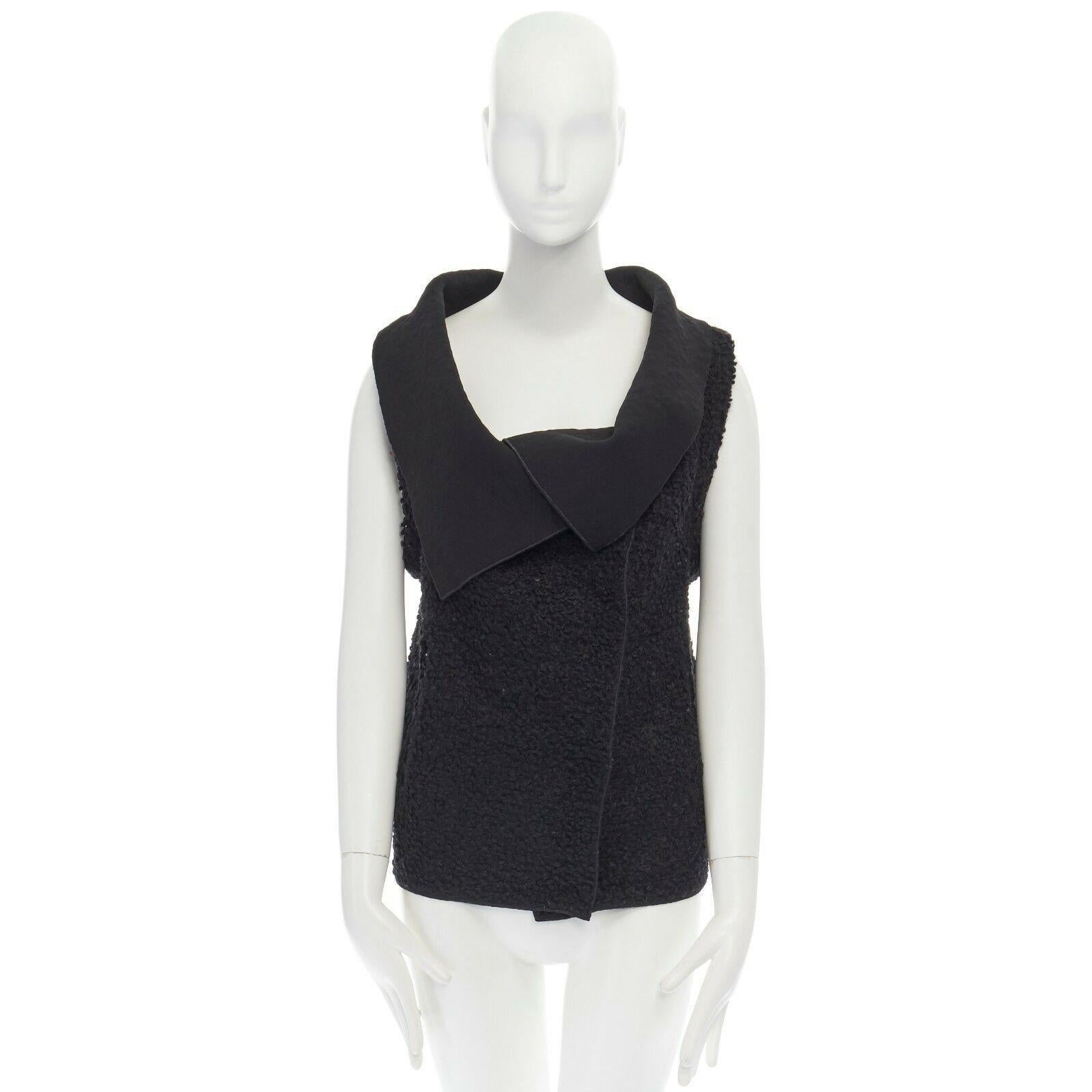 RM ROLAND MOURET wool mohair blend draped collar sleeveless vest jacket US6 M 
Reference: CC/CECG00202 
Brand: Roland Mouret 
Designer: Roland Mouret 
Material: Wool 
Color: Black 
Pattern: Solid 
Closure: Button 
Extra Detail: Wool, mohair,