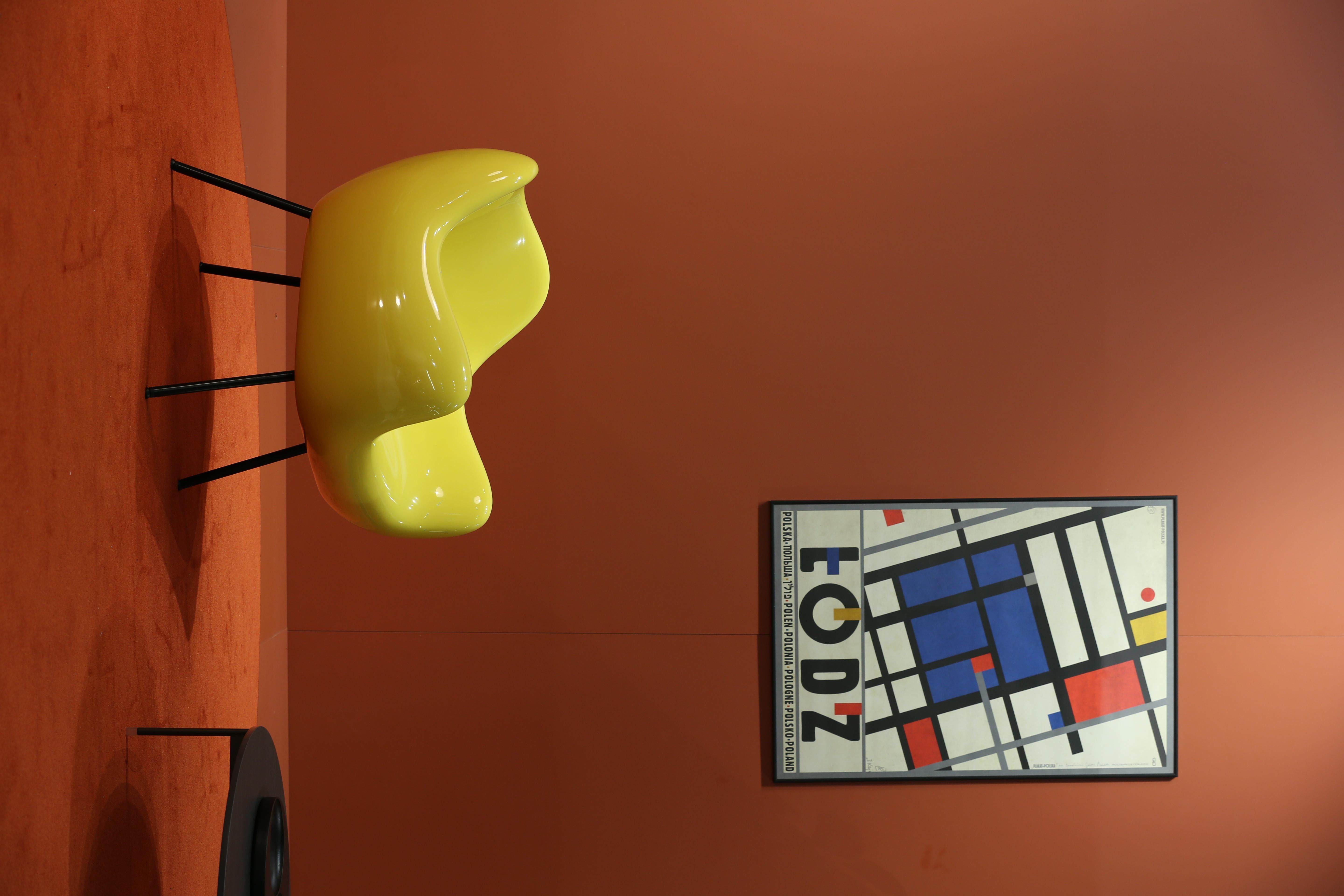 RM58 Classic Yellow Composite Seat And Powder-Coated Steel Legs Armchair by VZOR In New Condition For Sale In Geneve, CH