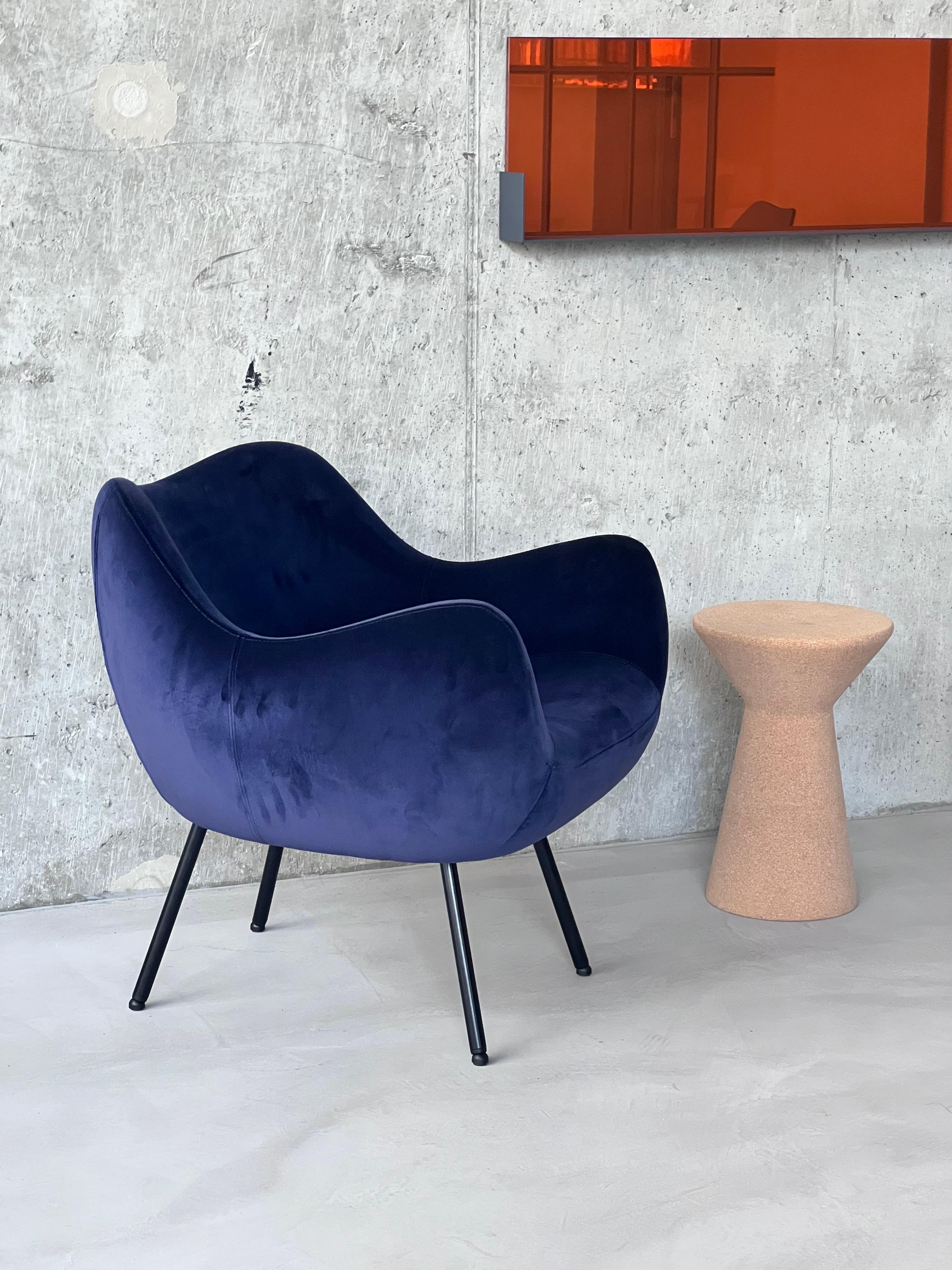 RM58 Soft Step ST-11 Fabric Seat And Powder-Coated Black Steel Armchair by VZOR
Dimensions: D 67 x W 67 x H 71 cm. SH: 38 cm.
Materials: Step ST-11 upholstered polyurethane foam seat and powder-coated steel. 

RM58 Soft
Designed in 1958 by Roman