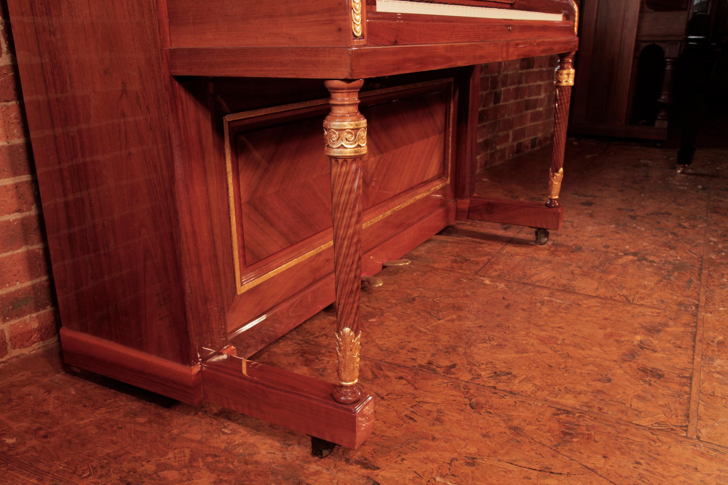 Steinway Klavier, hergestellt für die Olympische und Titanic Liners, geschnitztes Nussbaumholz mit Blattgold (Deutsch) im Angebot