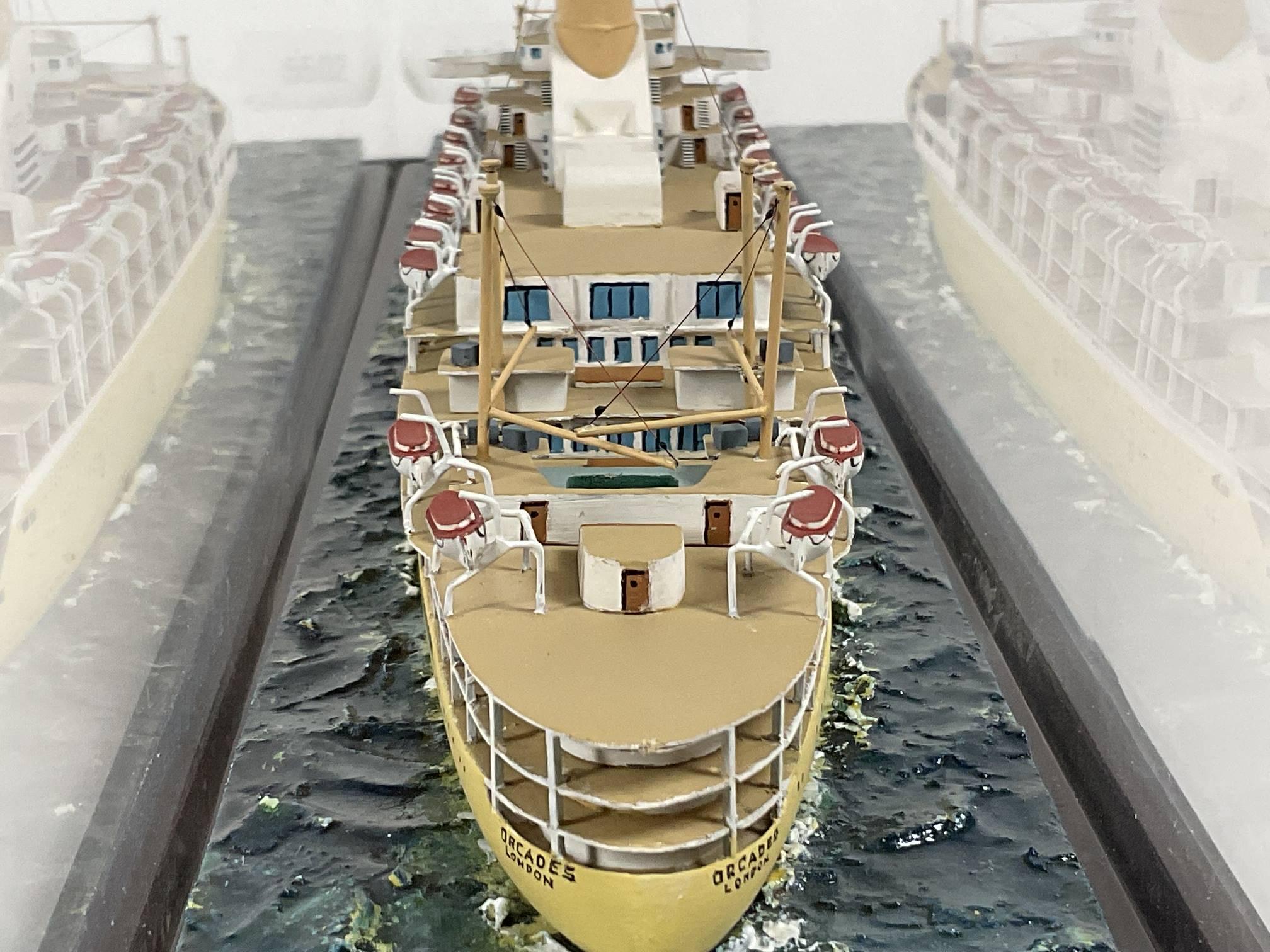 Le RMS Orcades est représenté sous forme de maquette de ligne de flottaison par le très respecté Charles Fox, dont les modèles sont conservés dans de nombreux musées. Orcades a été lancé en 1947 pour l'Orient Line (qui est devenue la P&O Line en
