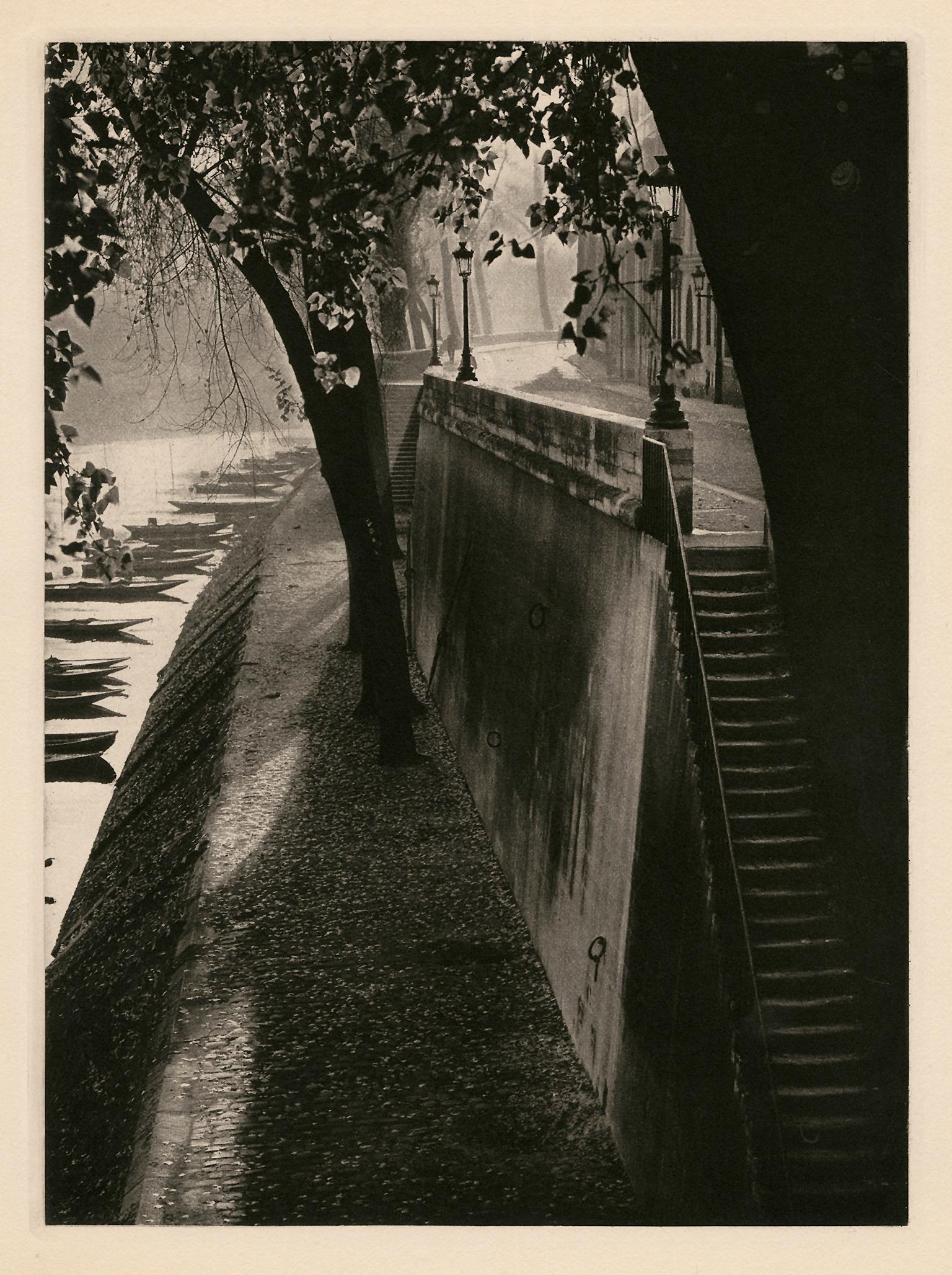 R�émy Duval Figurative Photograph - Walkway, L'Ile Saint Louis, Paris — Mid-Century Photogravure