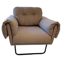 "Ro” armchair in fabric, upholstered