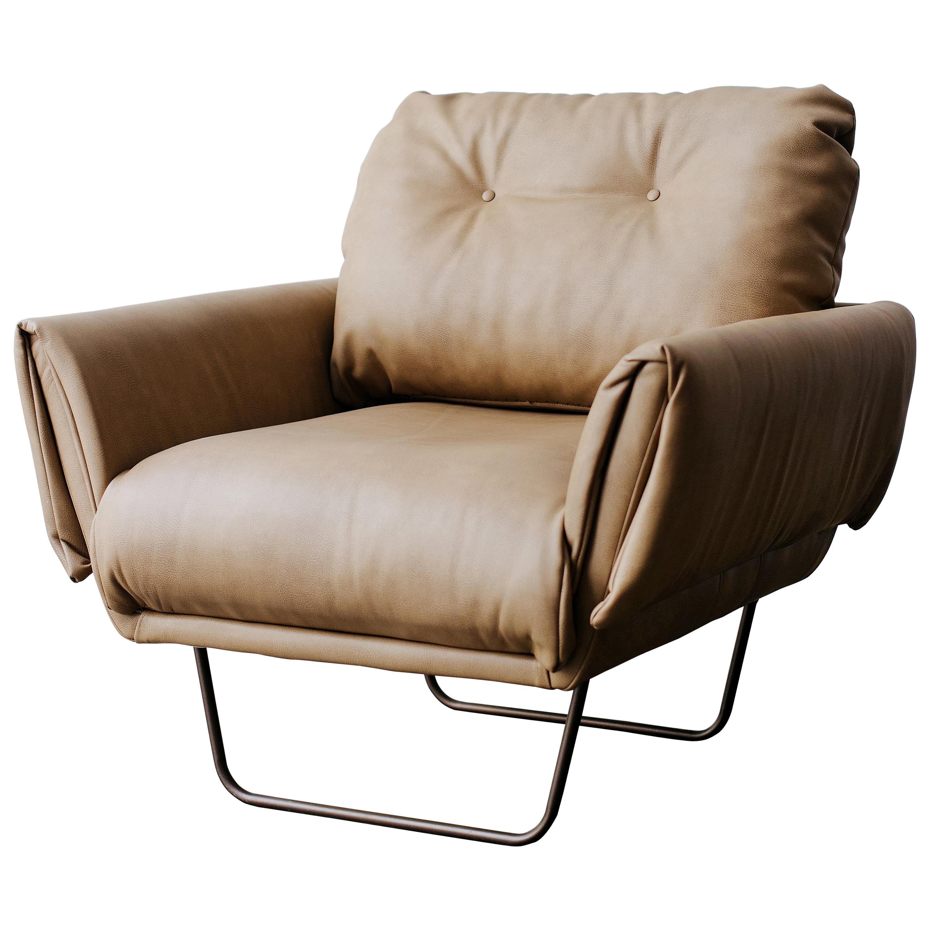 Fauteuil moderniste Ro en tissu d'ameublement et acier peint