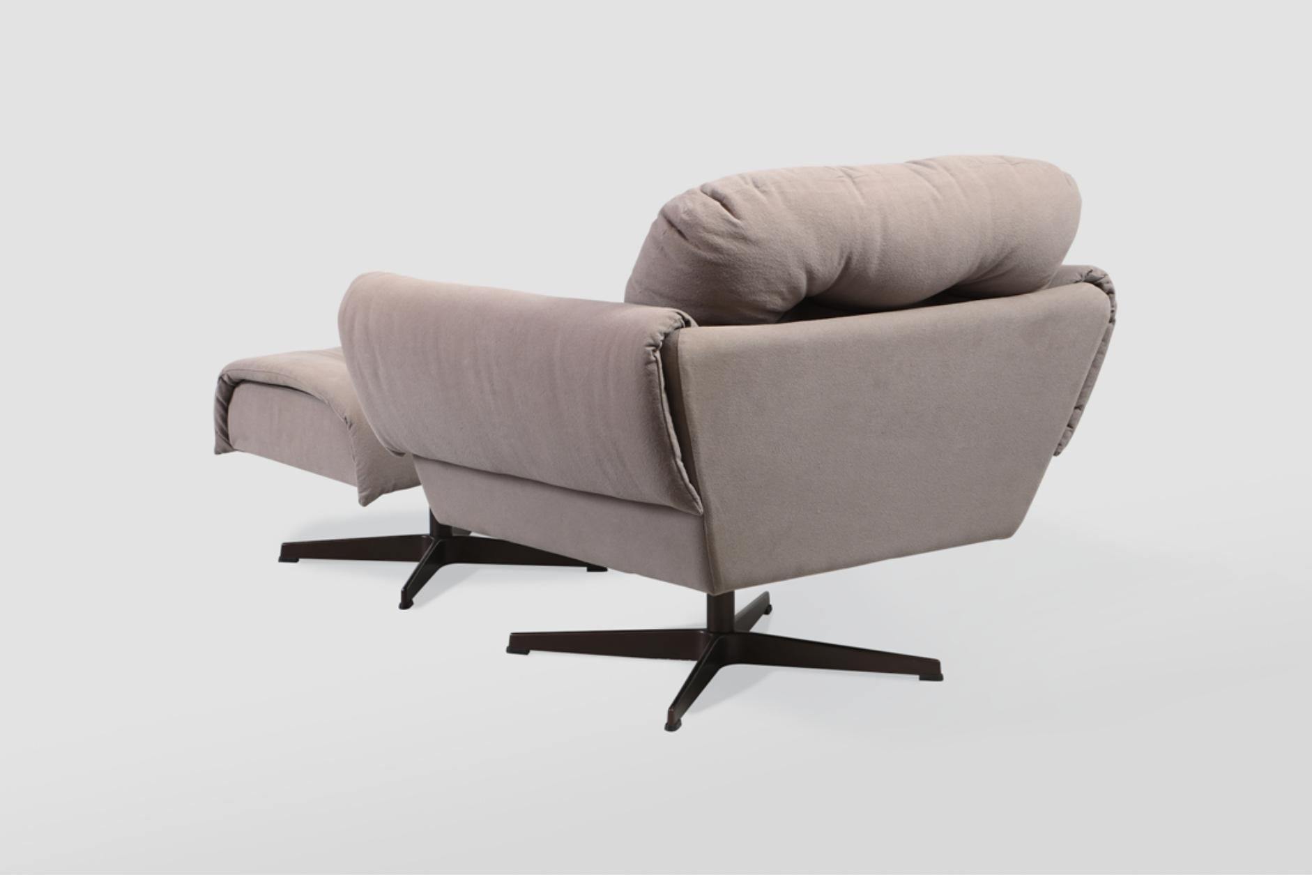 Tissé à la main Fauteuil moderniste « Ro » tournant en vente