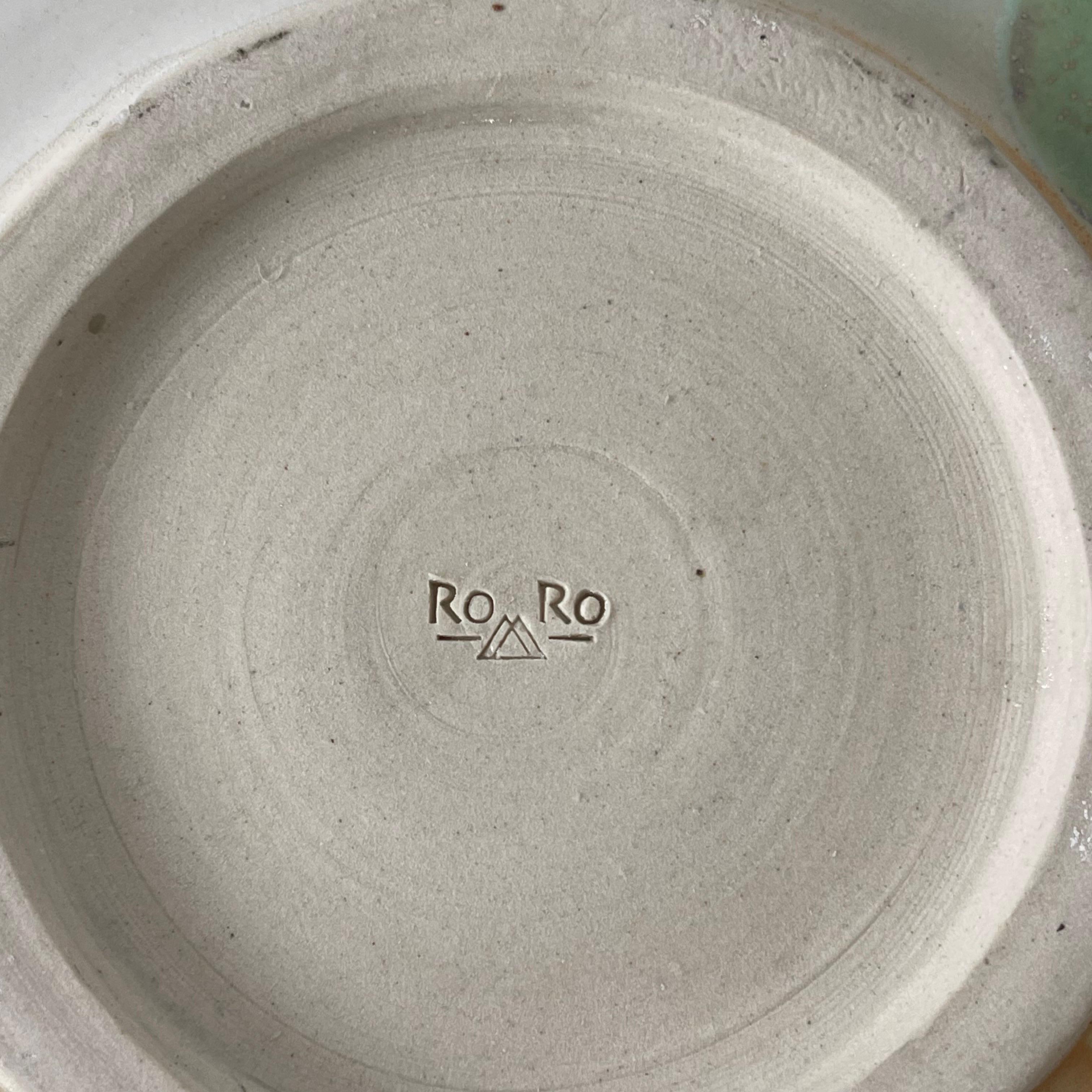 Plato esmaltado multicolor Ro Ro Handmade Studio Pottery, años 60 en venta 5
