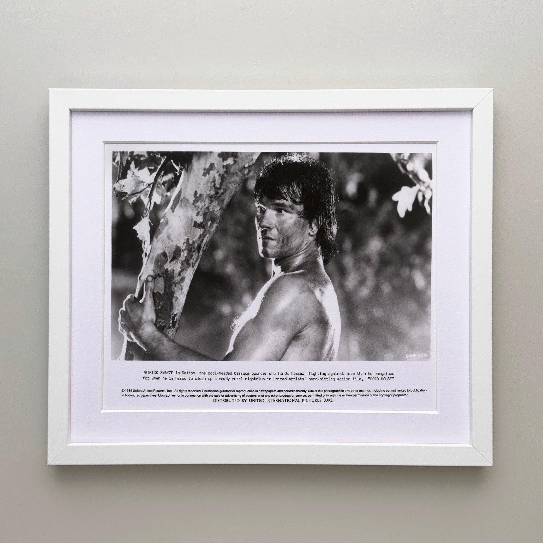 Américain Road House 1989 Publicity Film Movie Press Still Framed en vente