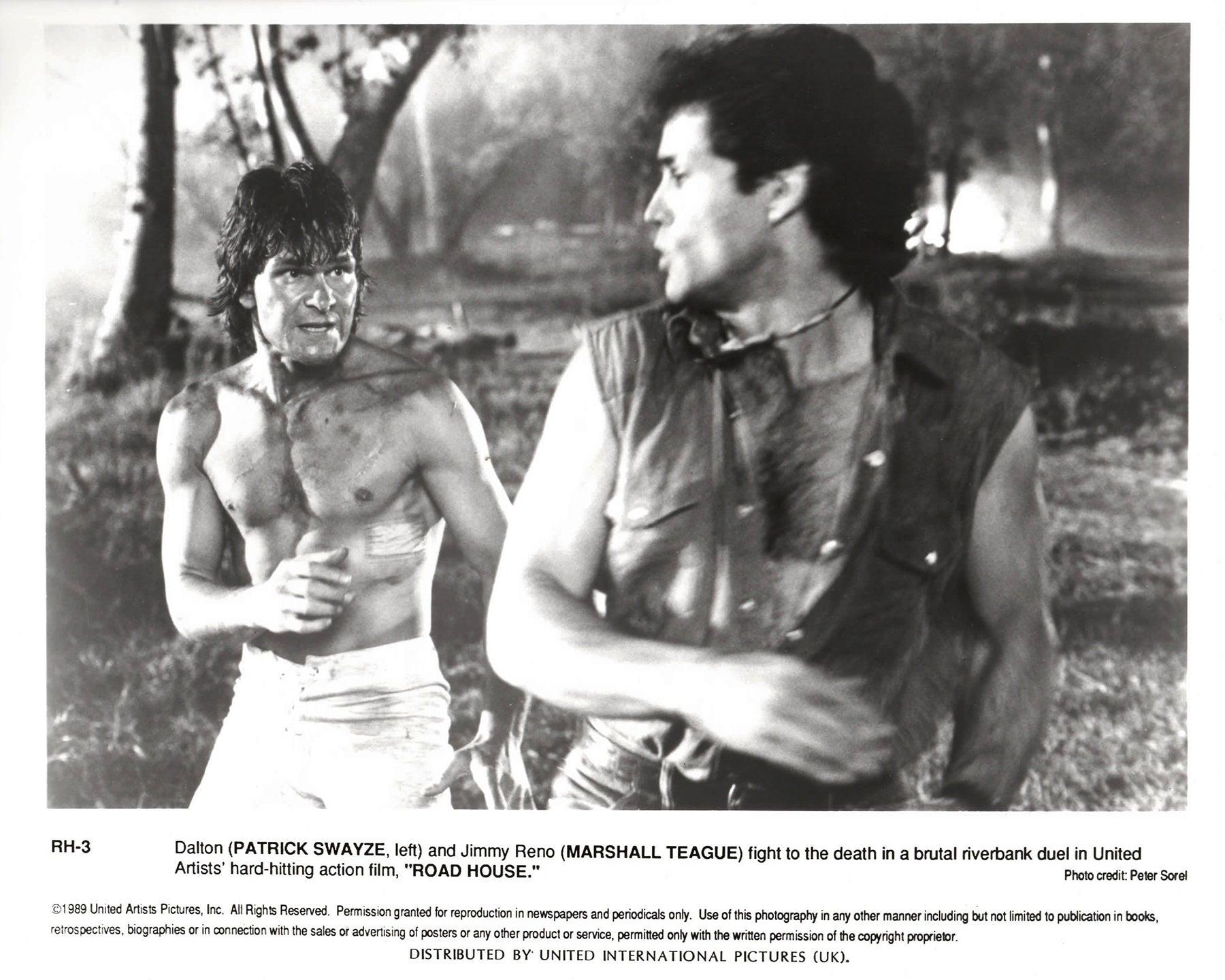 Papier Road House 1989 Publicity Film Movie Press Still Framed en vente