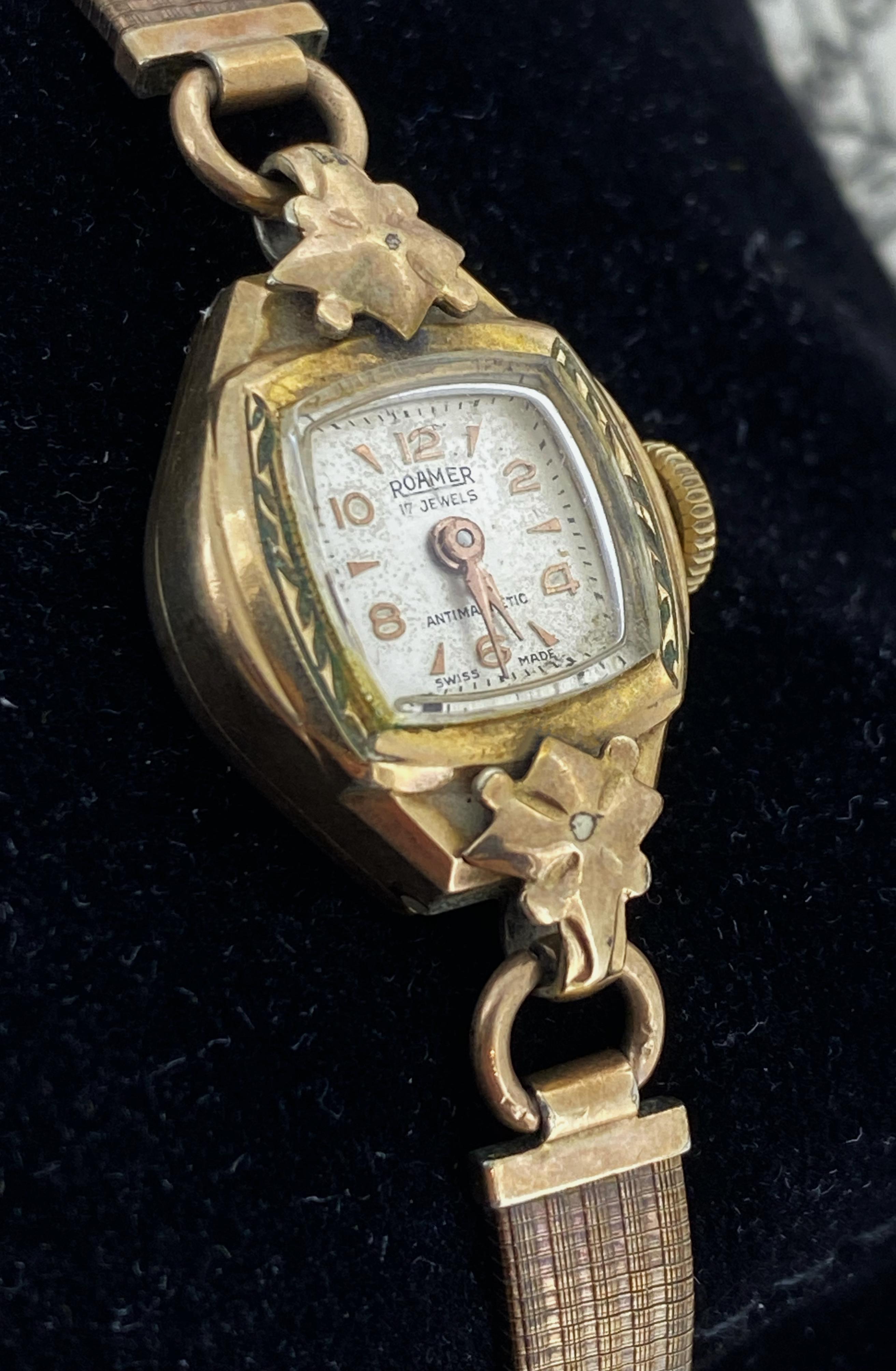 Roamer Art-Deco c1930's Gold-gefüllte Tonneau Swiss Manual Ladies' Cocktail Watch (Art déco) im Angebot