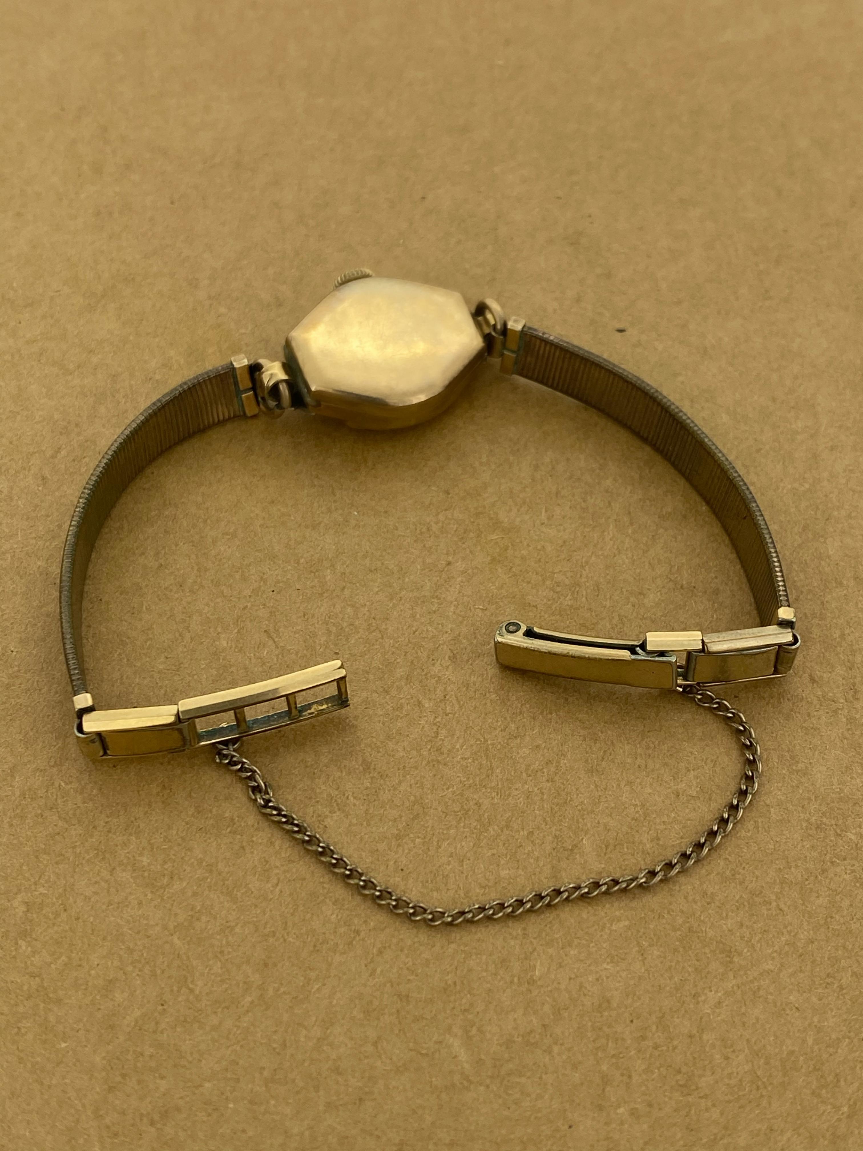 Roamer Art-Deco c1930's Gold-gefüllte Tonneau Swiss Manual Ladies' Cocktail Watch im Angebot 1