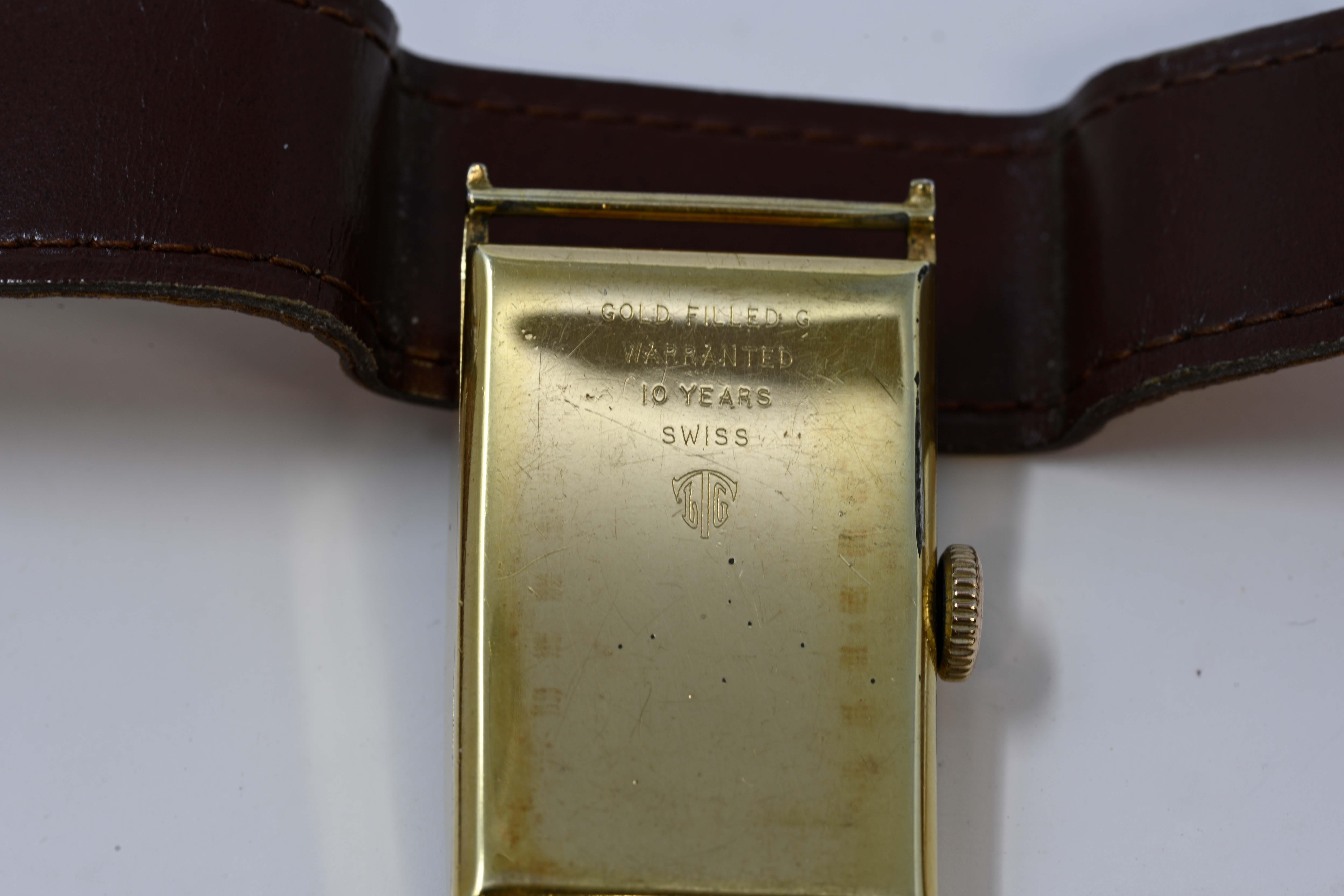 Roamer Standard Art Deco Bauhaus Gold plated Watch Swiss Made circa 1950-60. In Good Condition For Sale In Montreal, QC