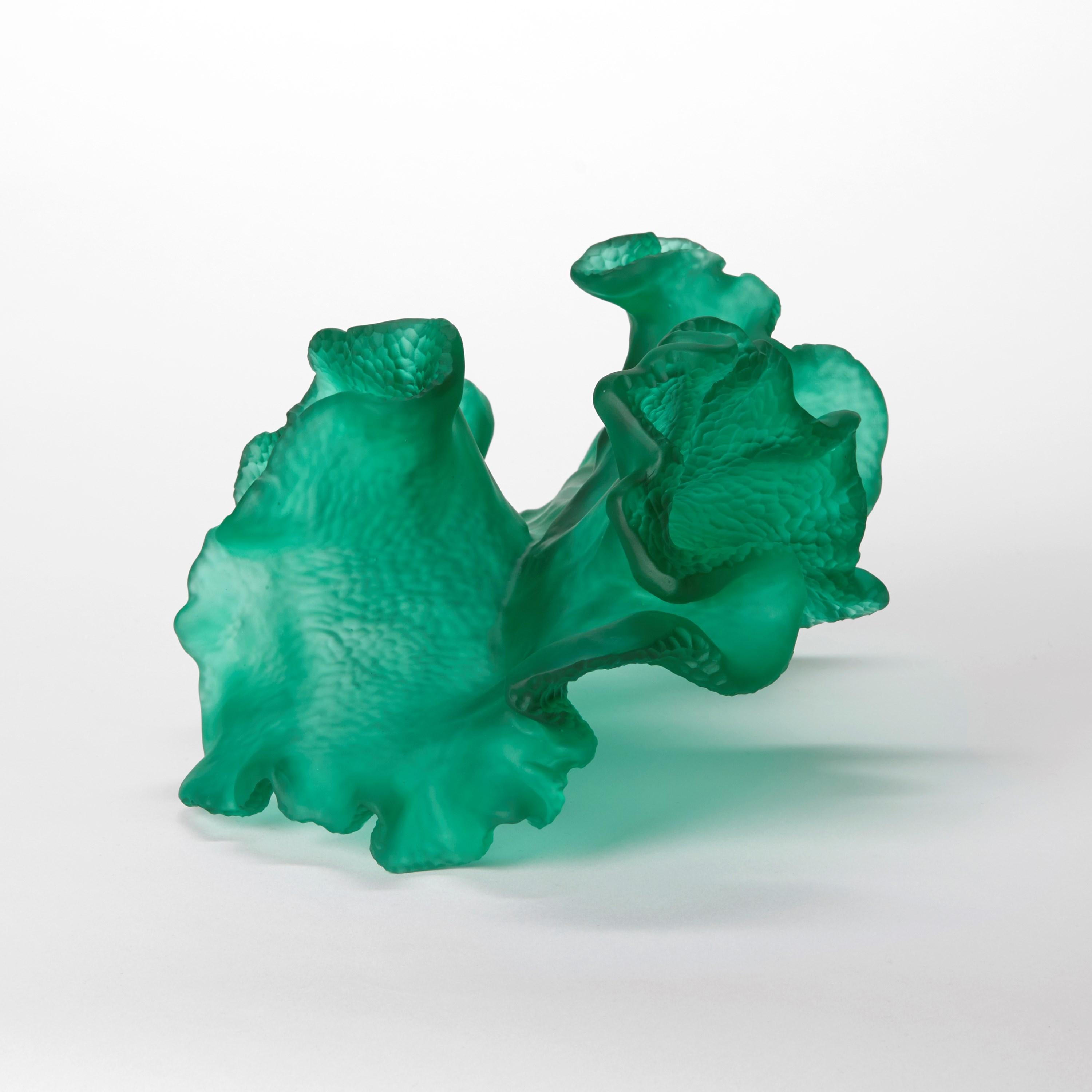 Roaming Spirit, escultura verde de vidrio fundido inspirada en el coral, de Monette Larsen Moderno orgánico en venta