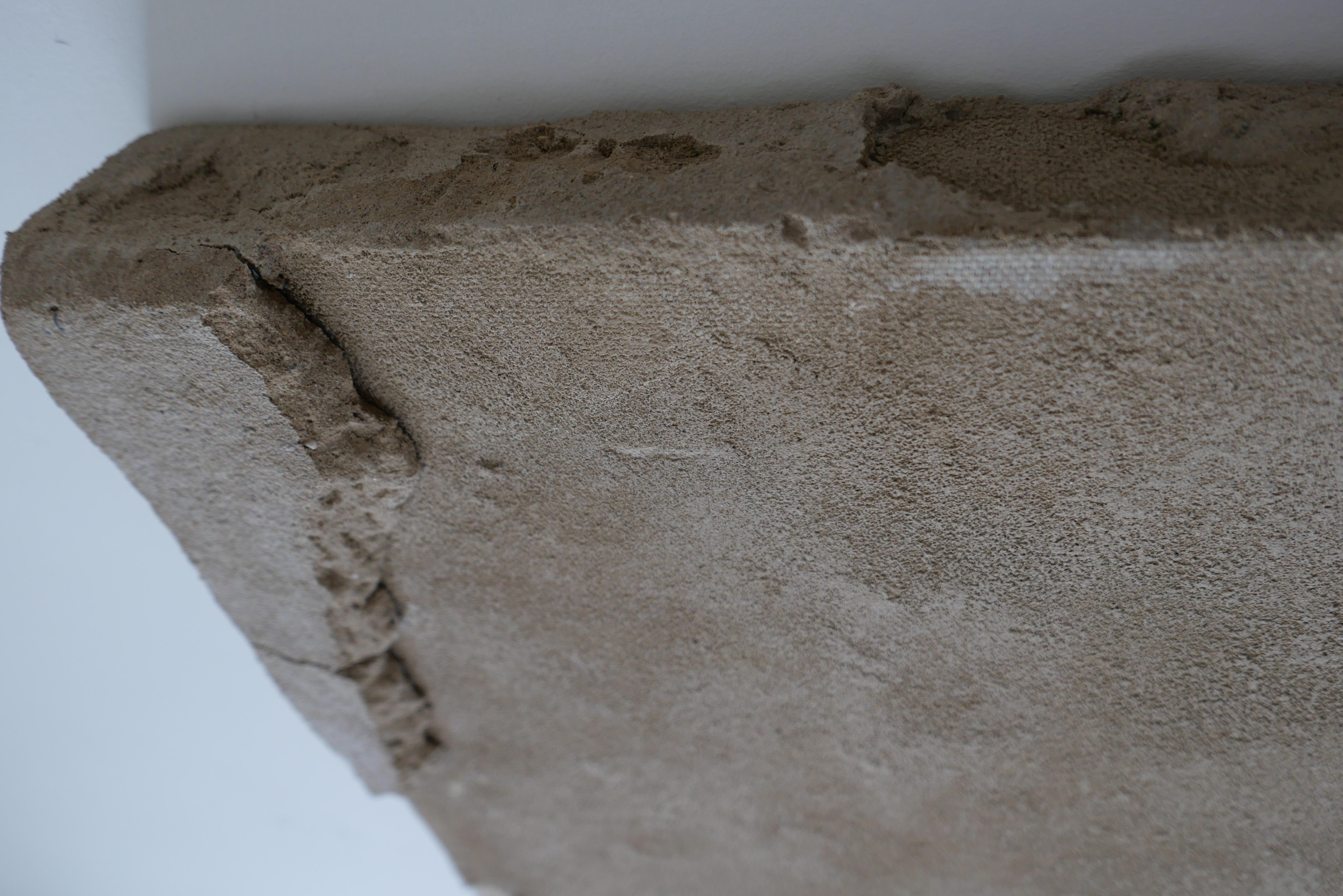Raw Earth-Toned Mixed Media auf Leinwand, Beton und Sand, 2024 – Ohne Titel 85241 im Angebot 4