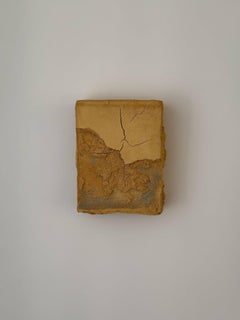 Gelbfarbene Gemälde in Mischtechnik auf Leinwand, Beton und Sand, 2025 – Ohne Titel 23252