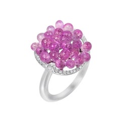 Anello a goccia in oro bianco con diamante bianco e zaffiro rosa ispirato ai ruggenti anni '20